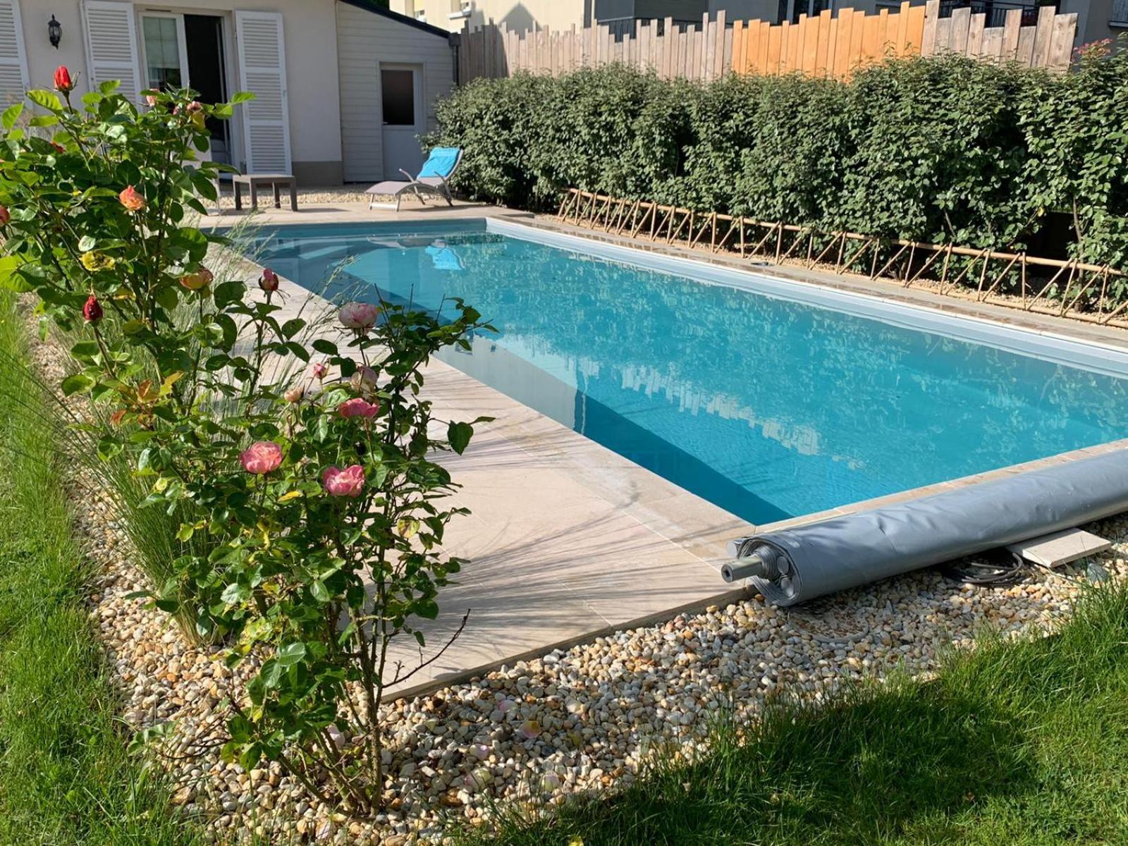 Double Room with Pool View - Photo 2