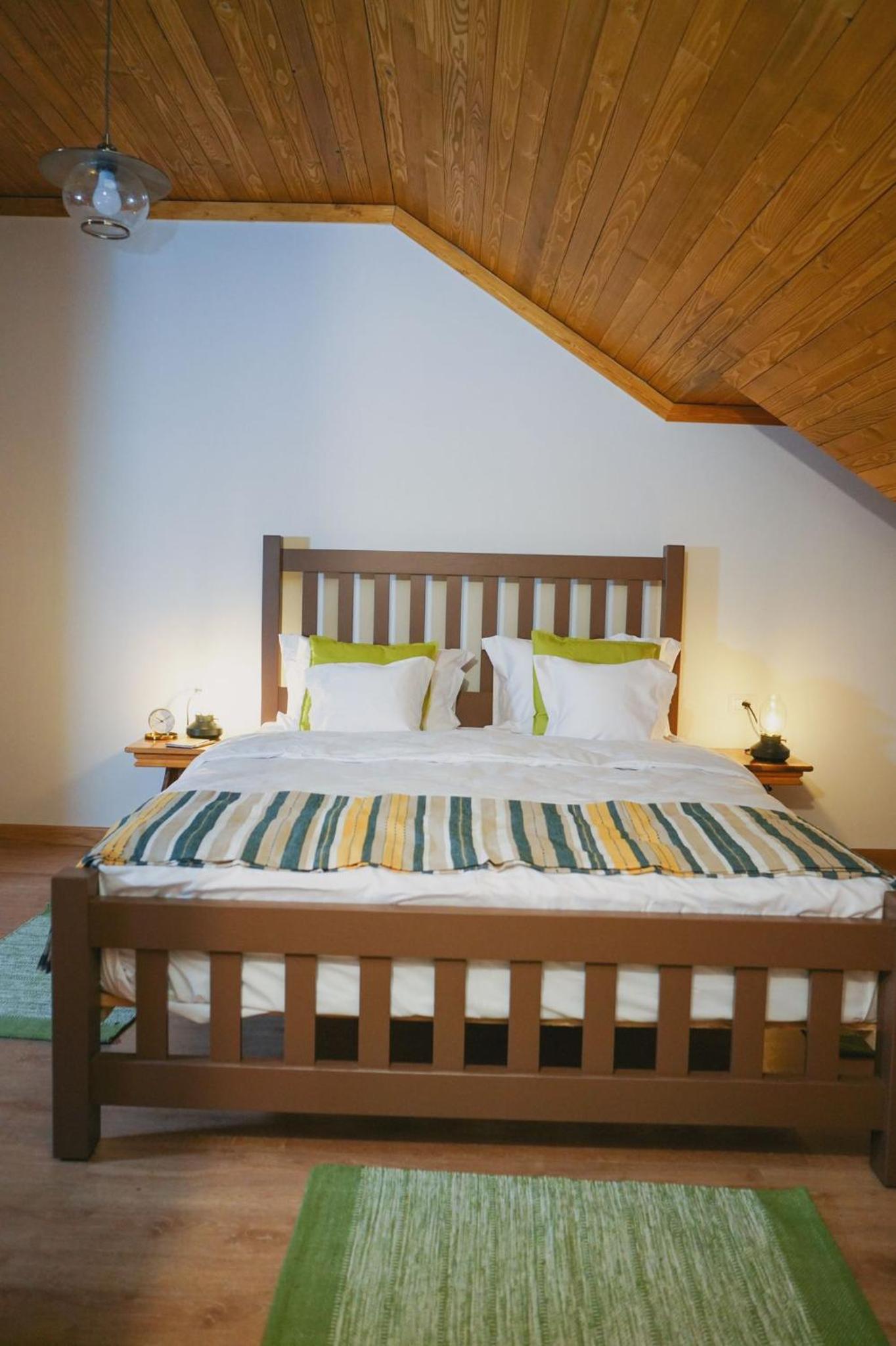 Deluxe Double Room - Photo 17