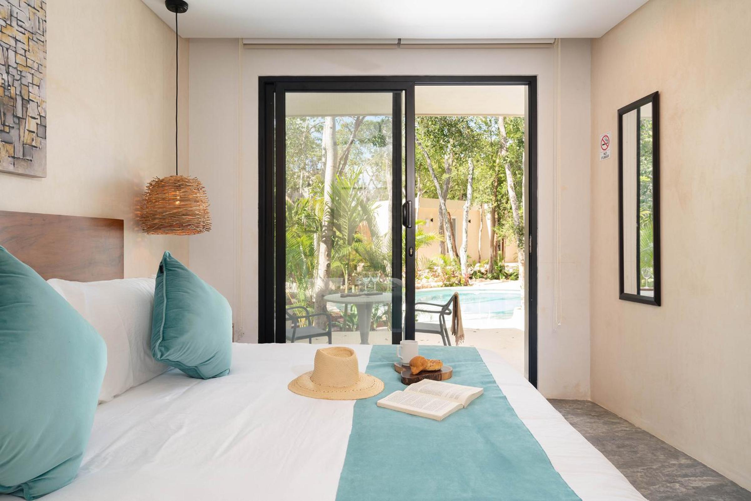 King-Zimmer mit Poolblick