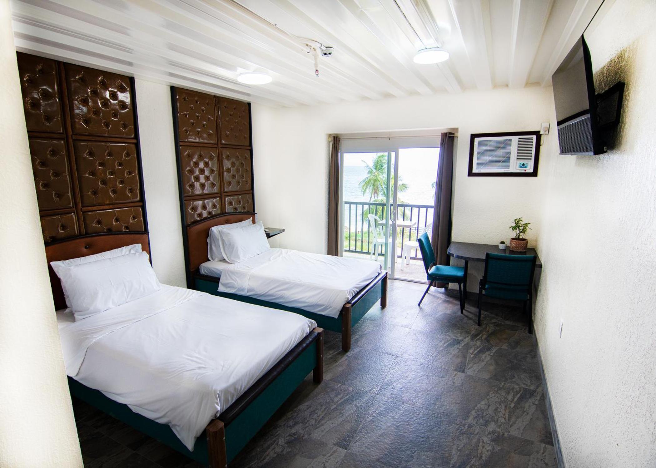 Standard Twin Room with Sea View - Photo 1