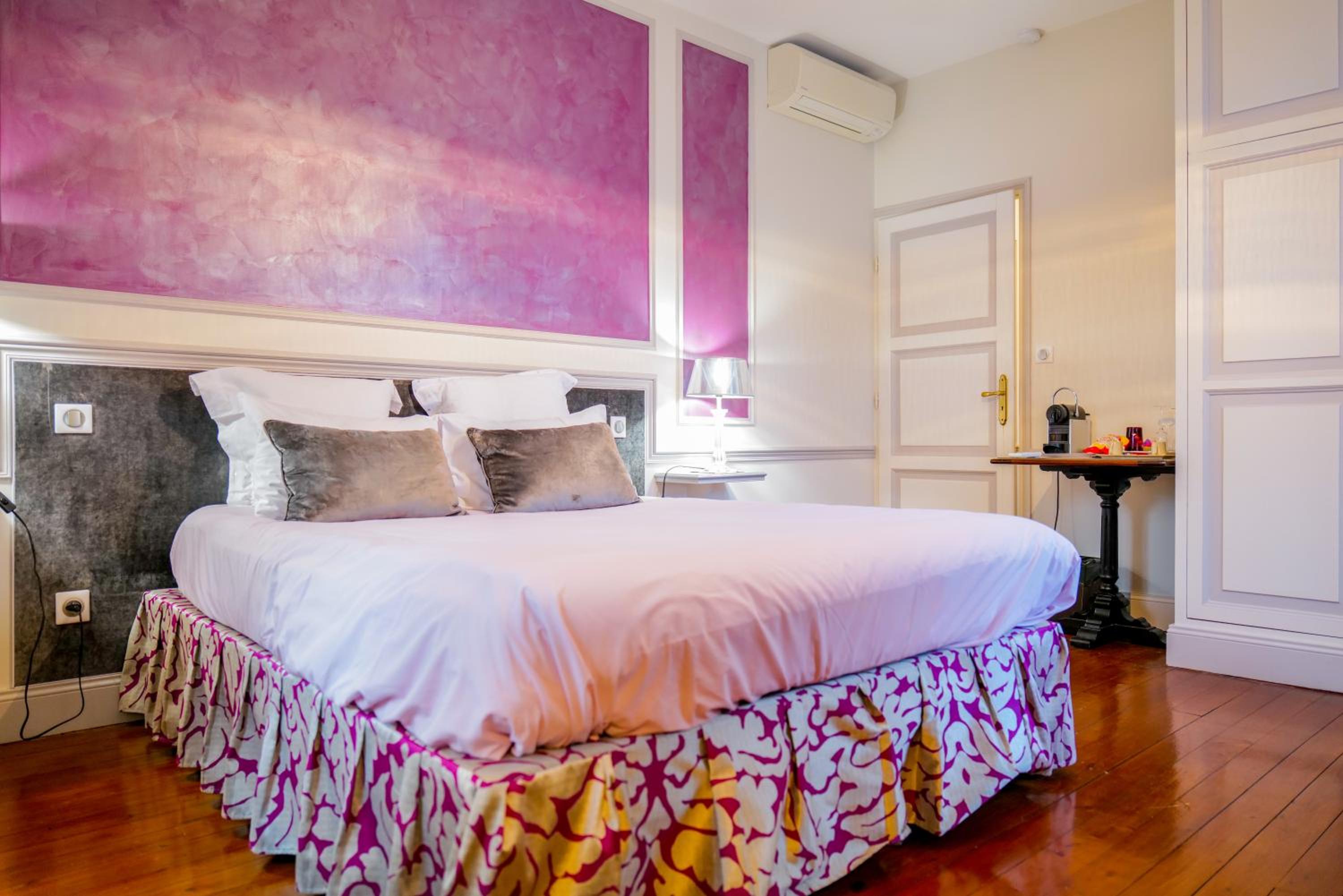 Deluxe Double Room with Bath photo 3