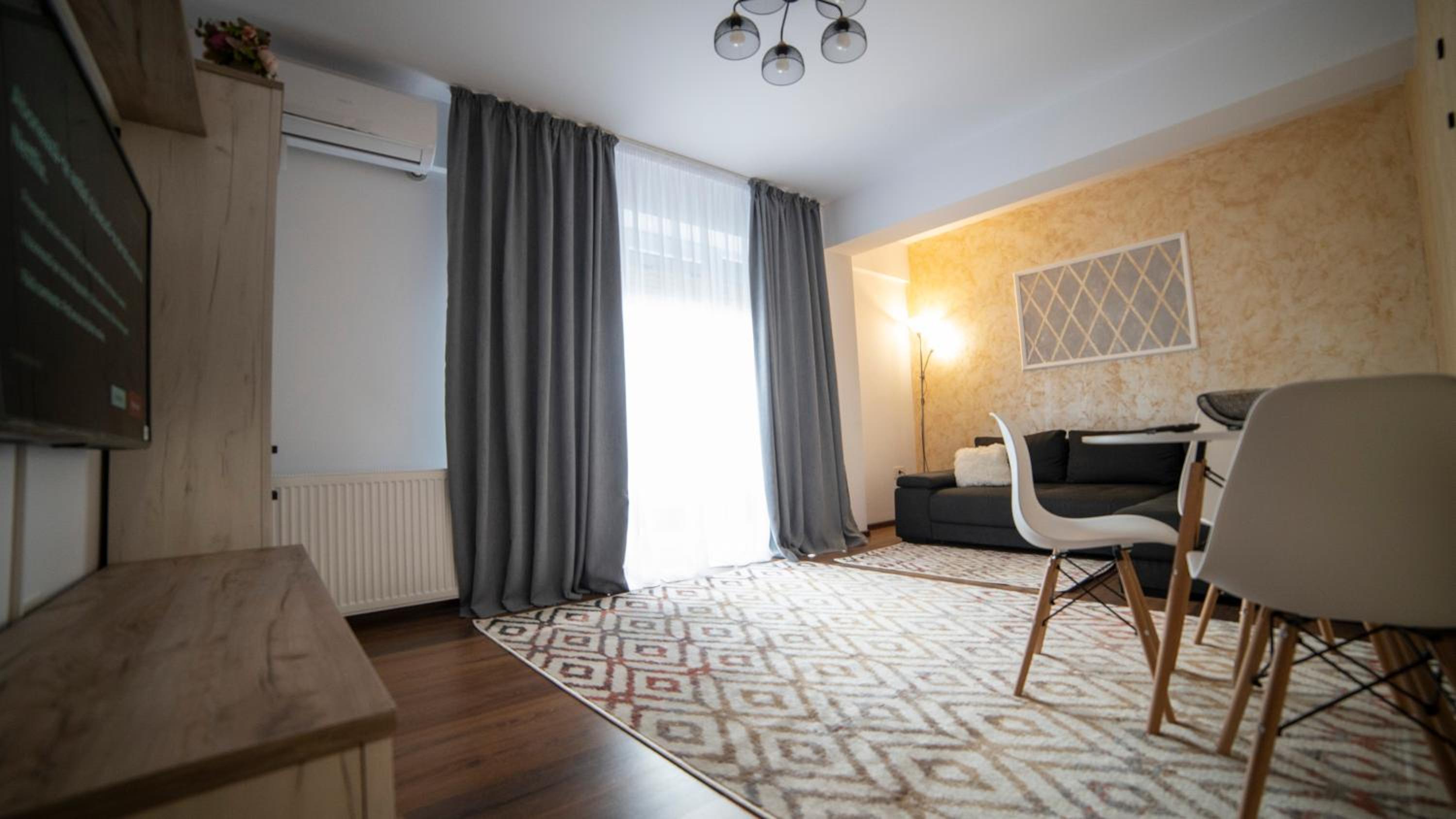 One-Bedroom Apartment - Photo 1