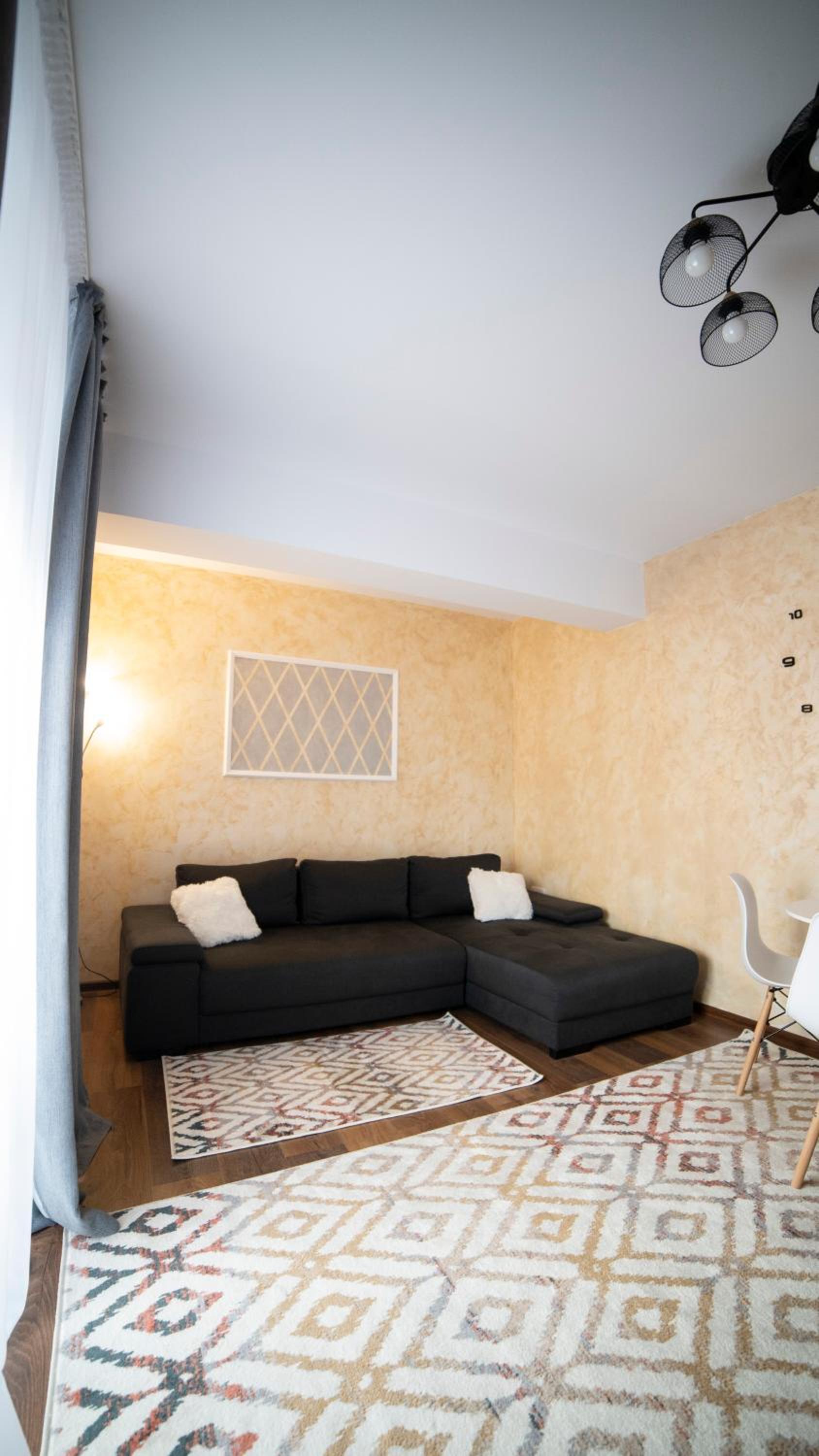 One-Bedroom Apartment - Photo 15