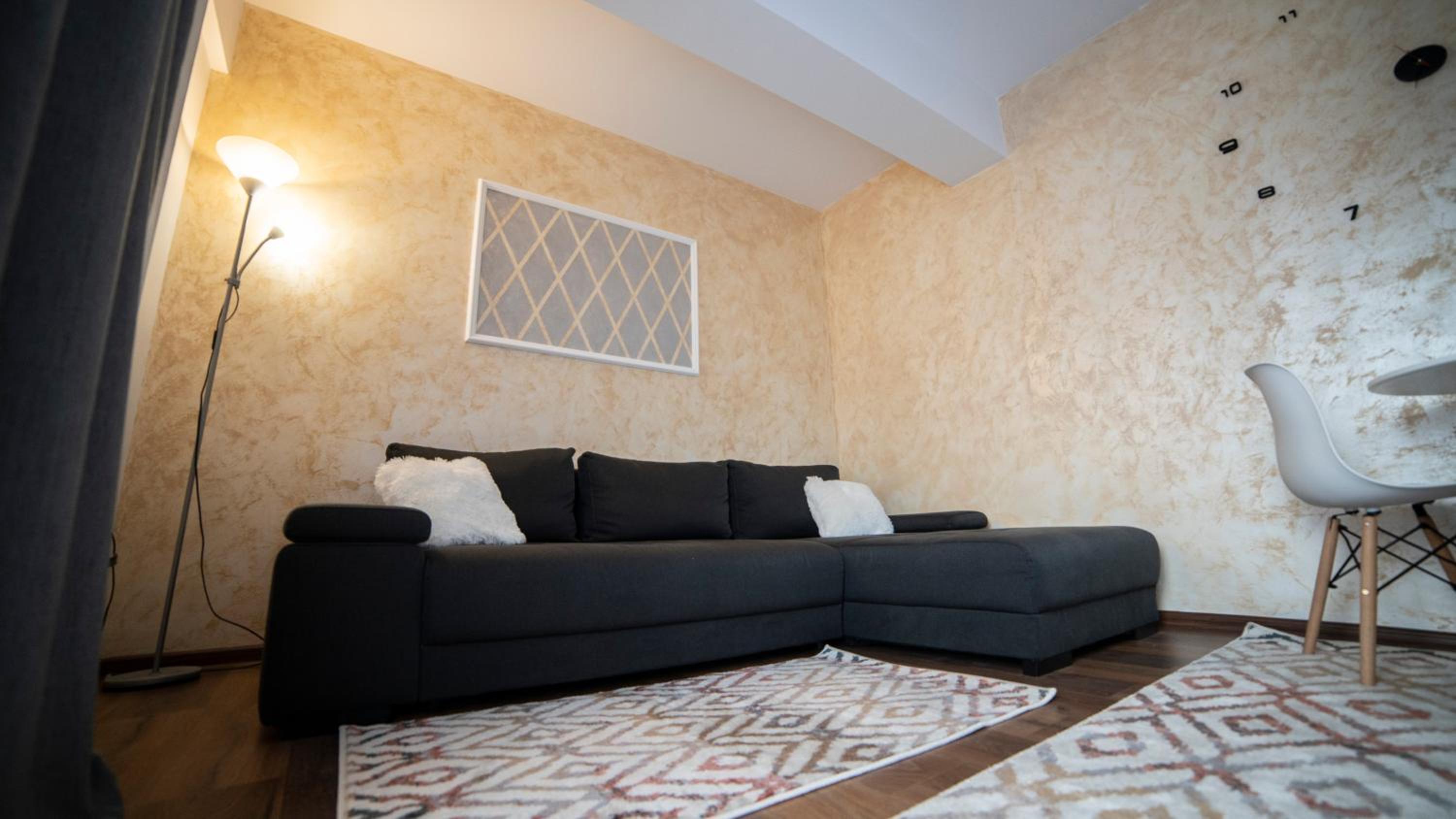 One-Bedroom Apartment - Photo 16