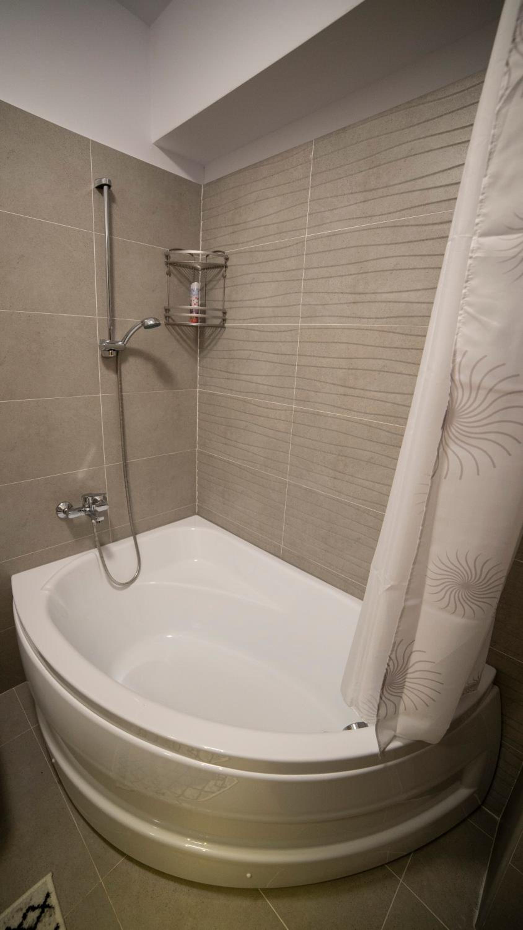 One-Bedroom Apartment - Photo 2