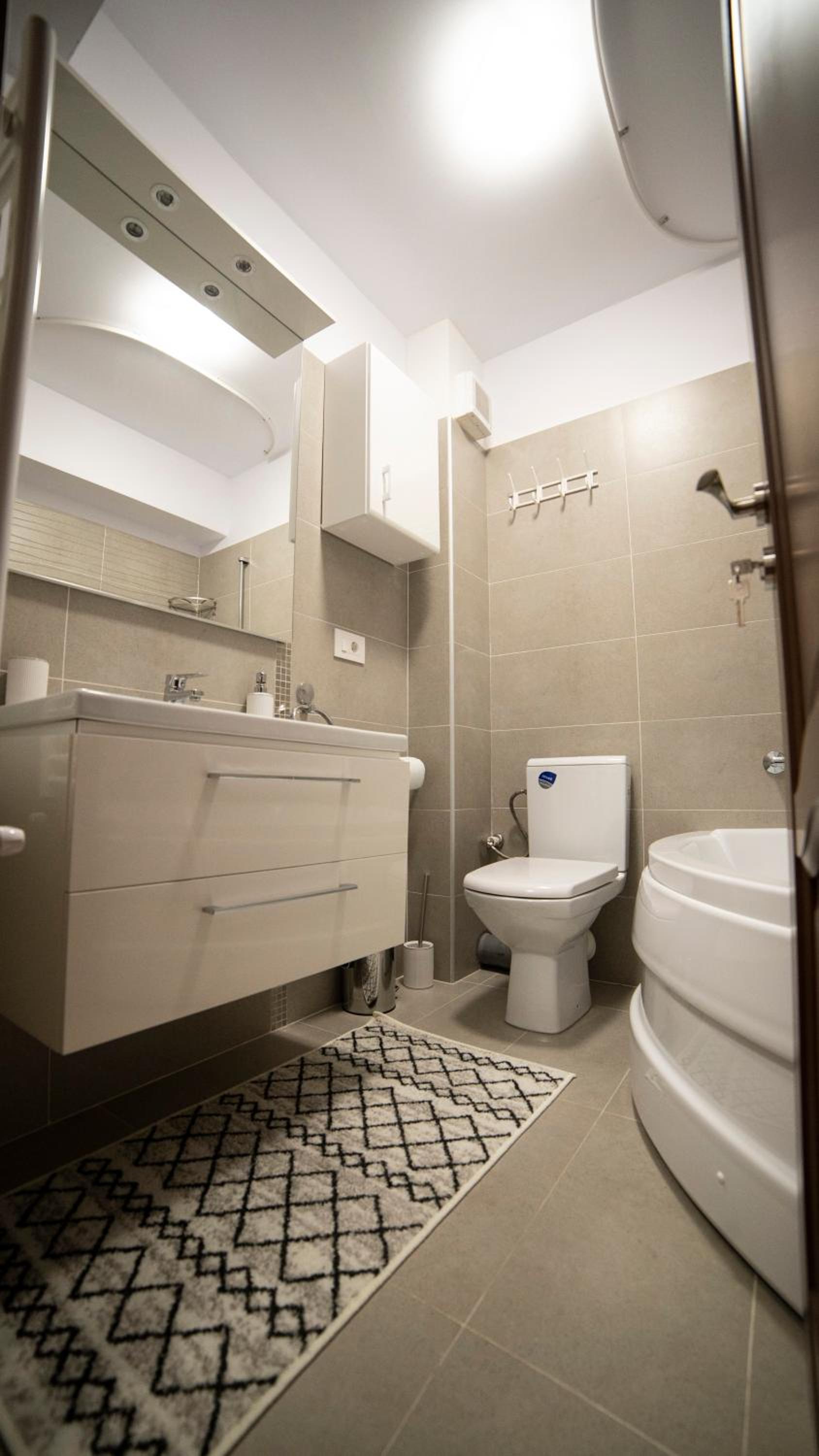 One-Bedroom Apartment - Photo 3