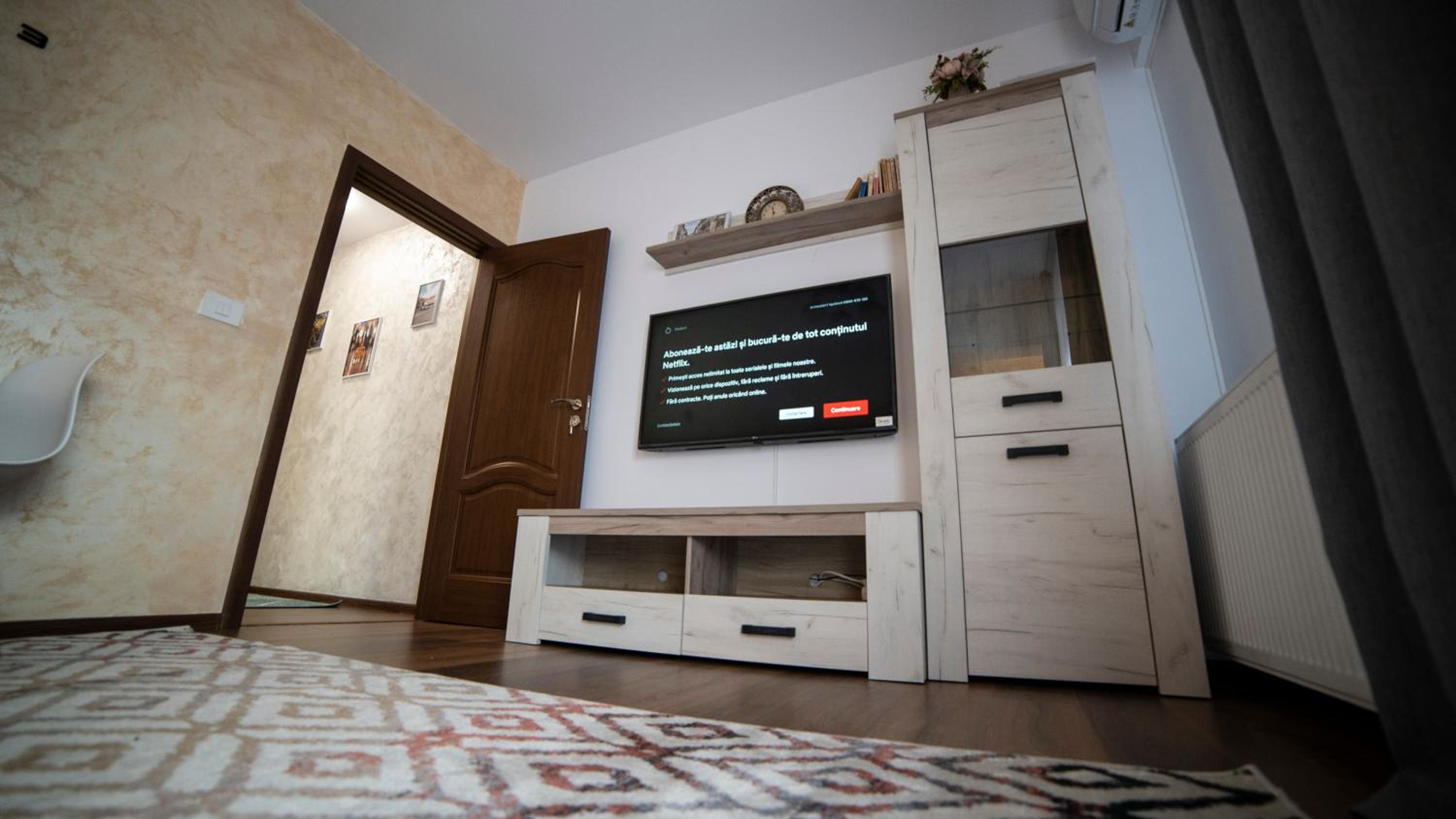 One-Bedroom Apartment - Photo 4