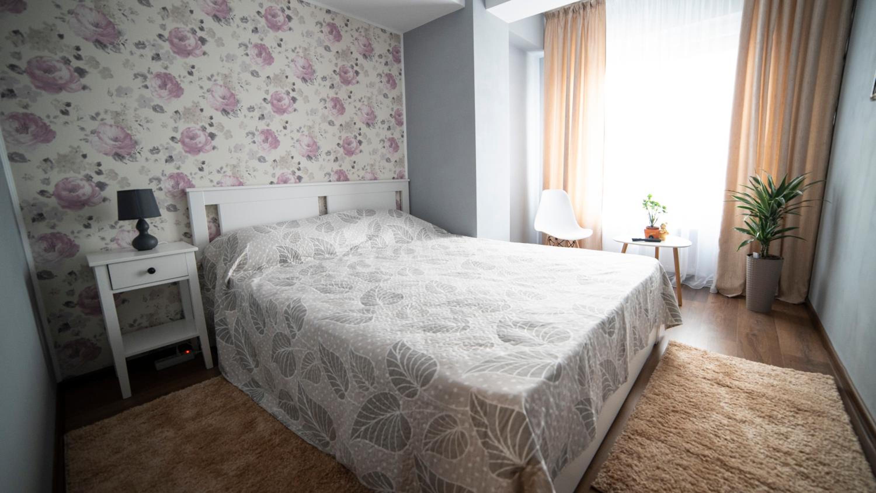 One-Bedroom Apartment - Photo 8