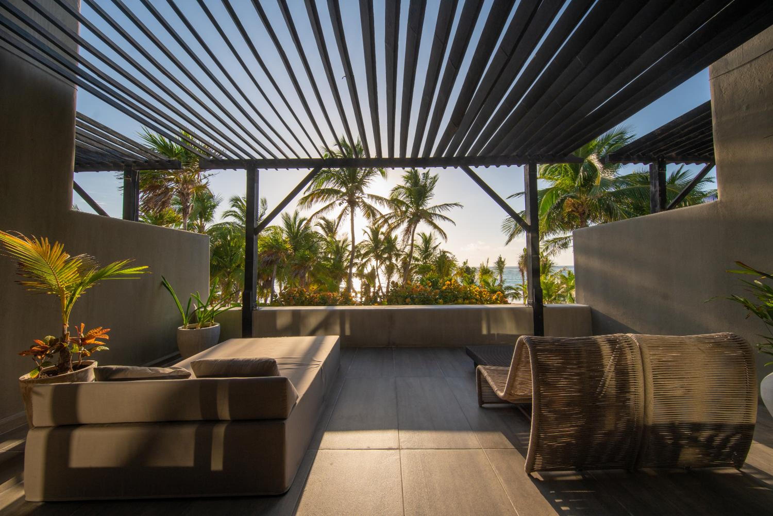 Master Suite - Beach Front photo 2