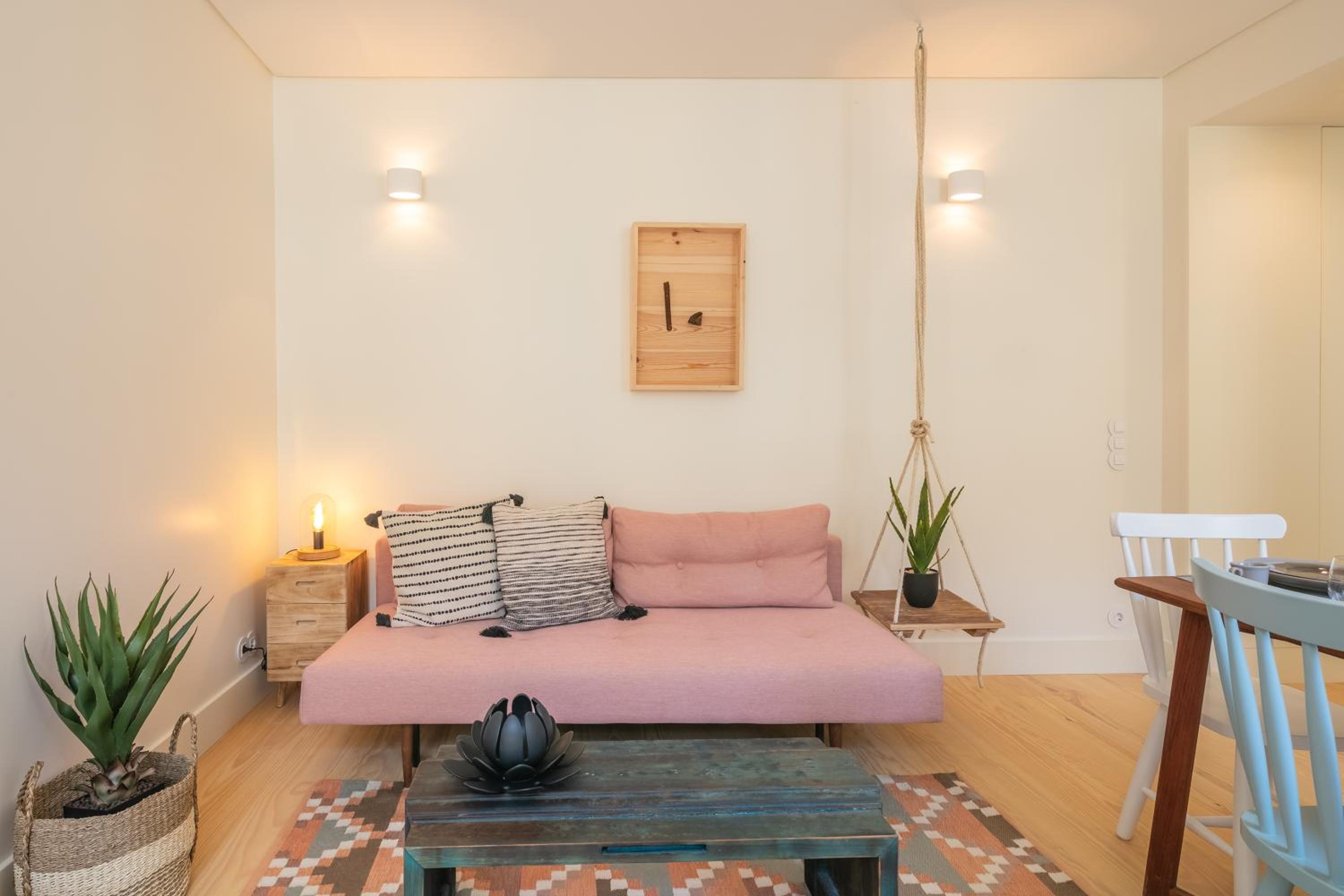 Superior One-Bedroom Apartment - Photo 1