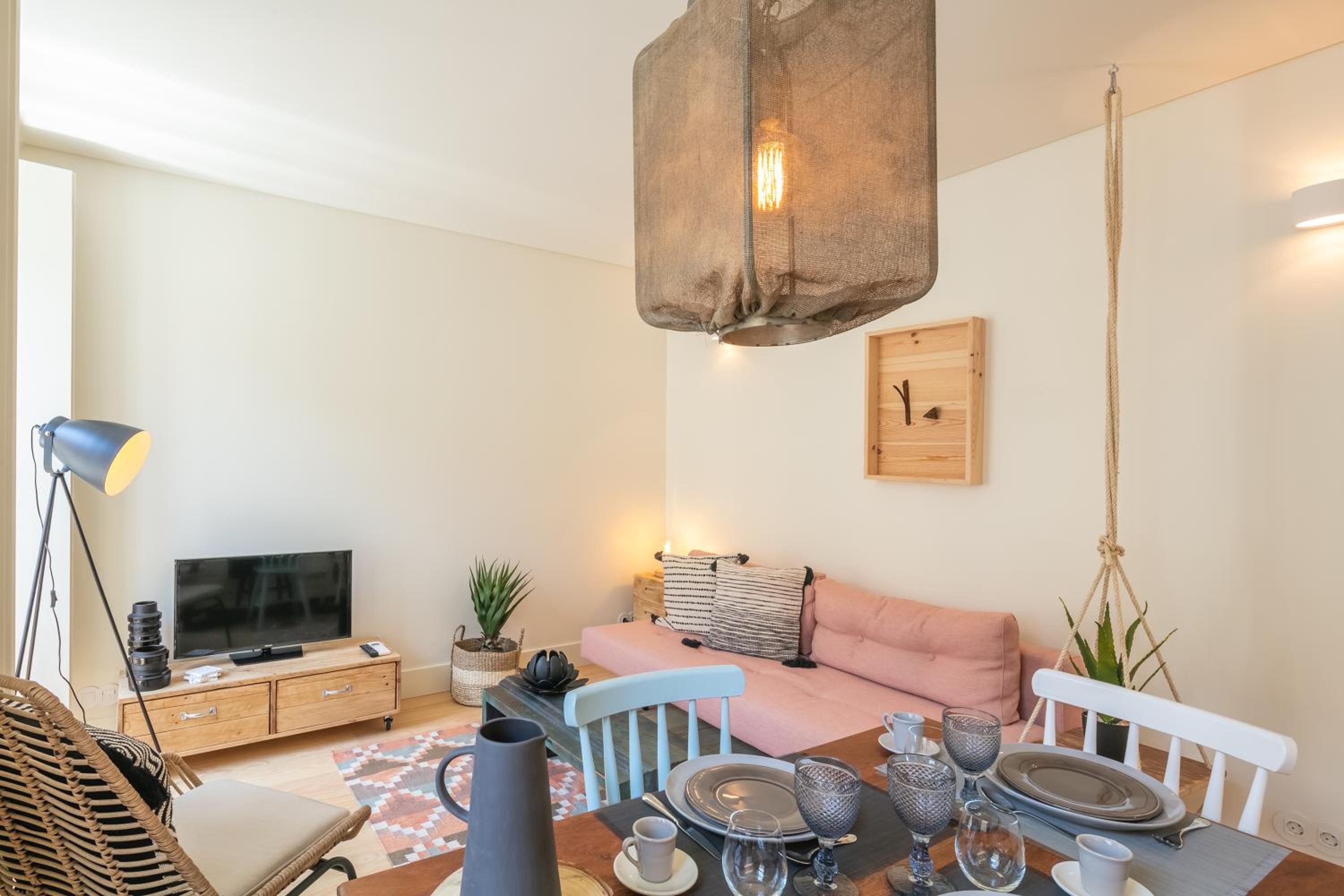 Superior One-Bedroom Apartment - Photo 17