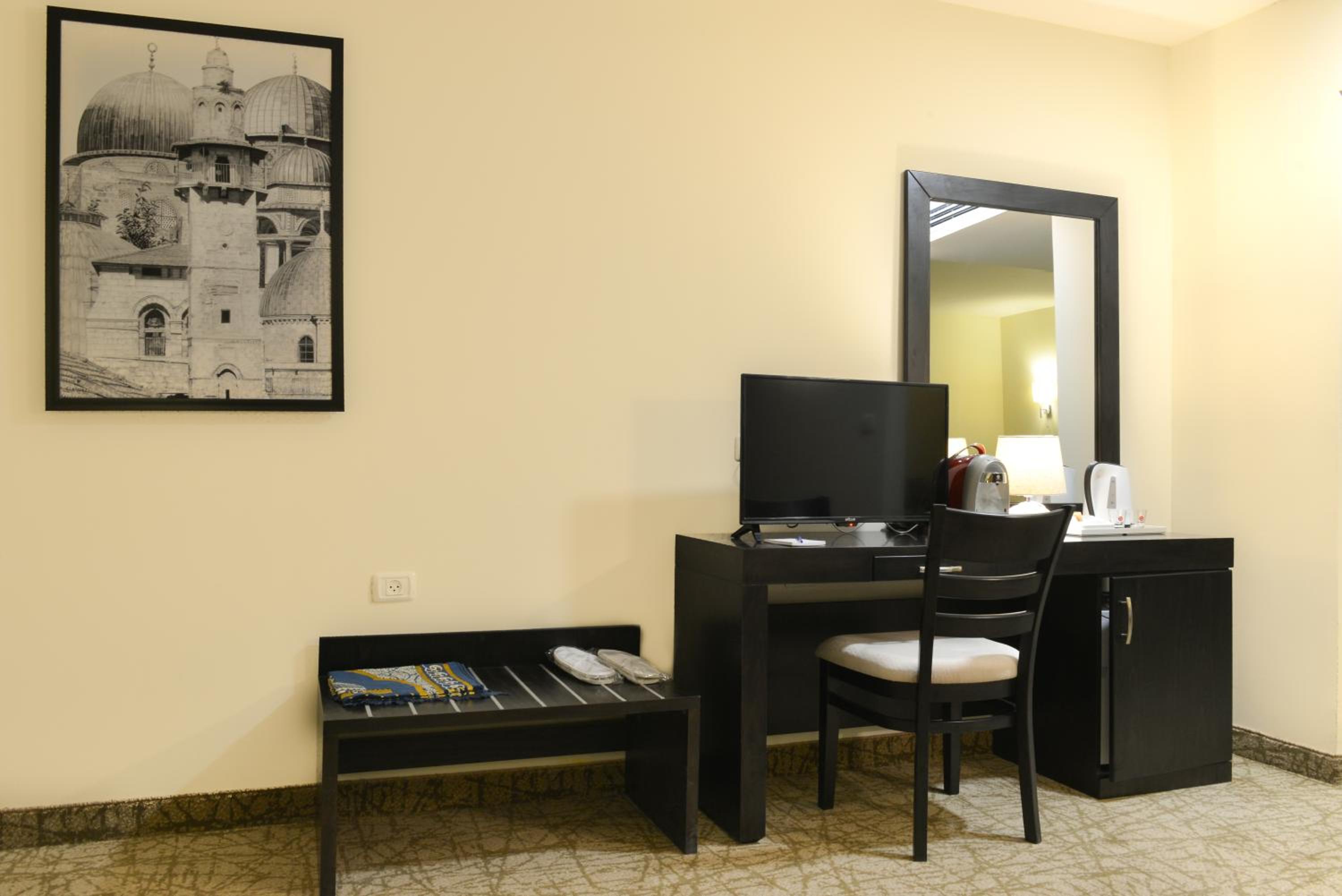 Classic Double Room with Balcony - Photo 7