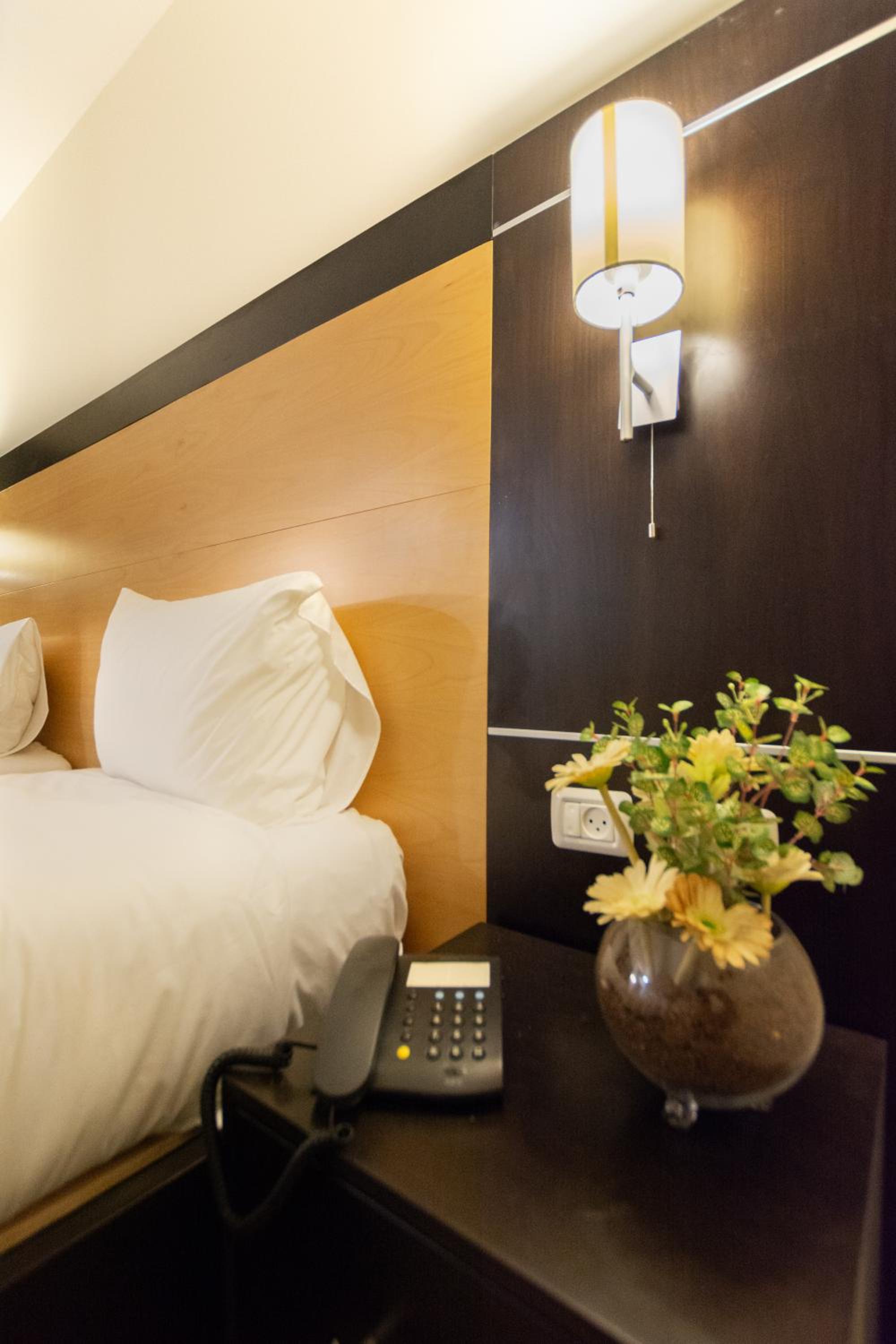 Standard Twin Room - Photo 15