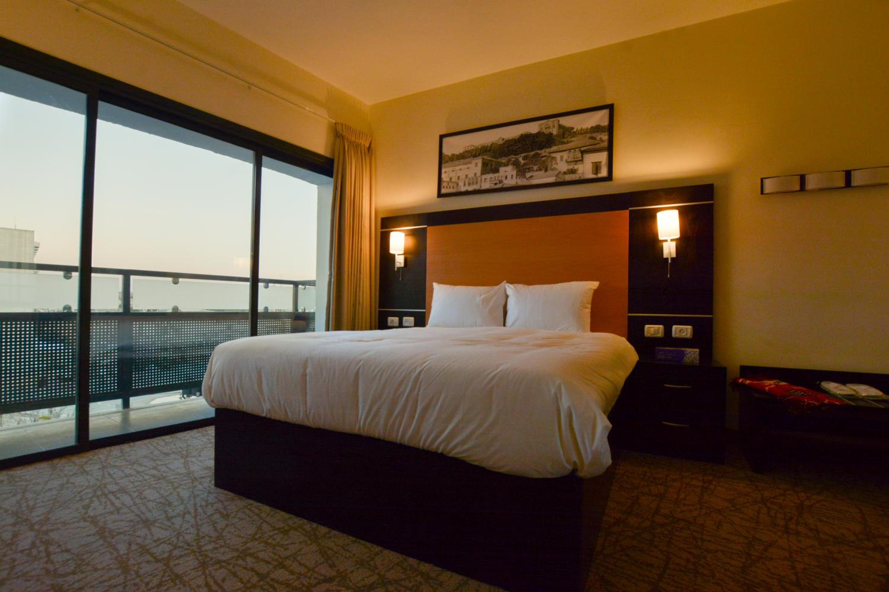 Classic Double Room with Balcony - Photo 3