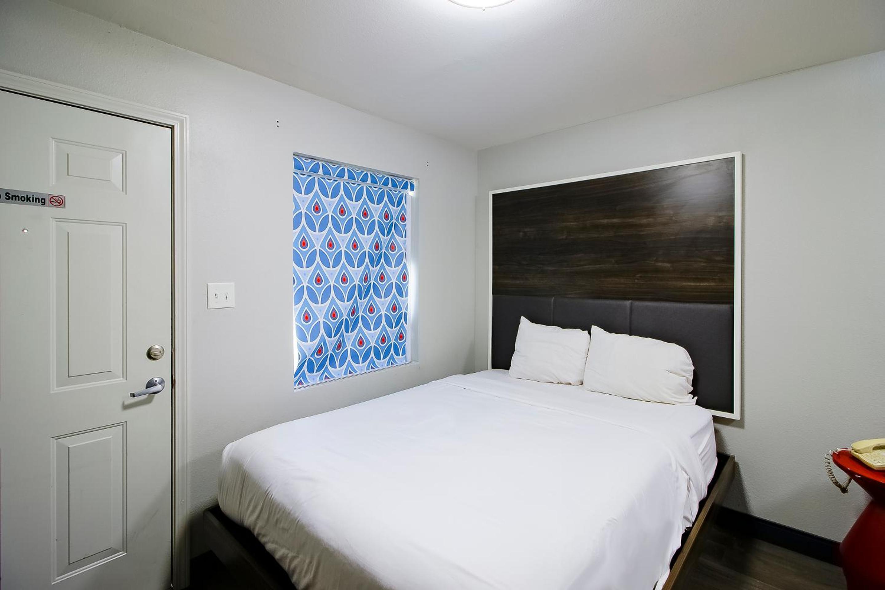 Queen Room - Photo 2
