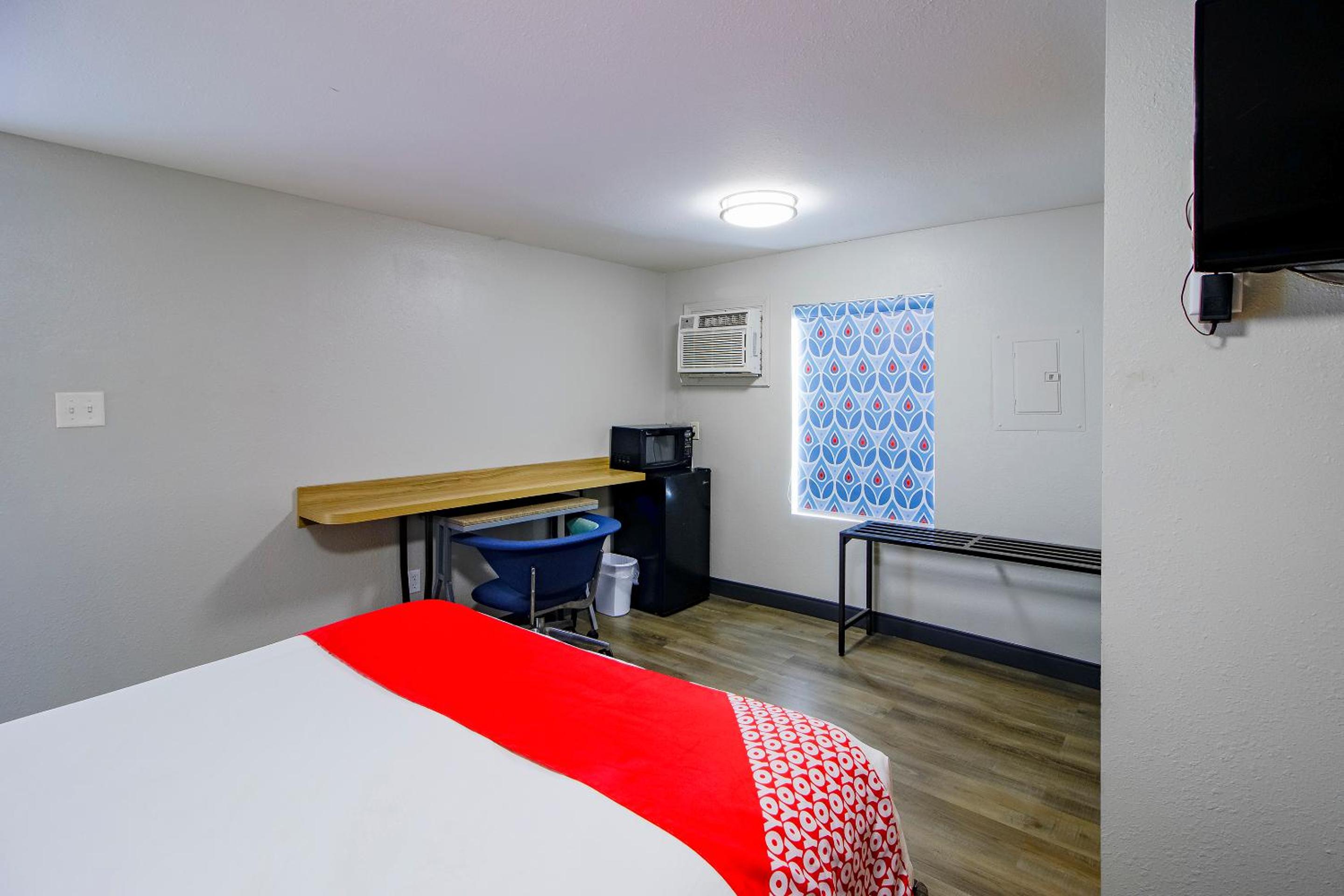 Premium 2 Queen Bed - Photo 4