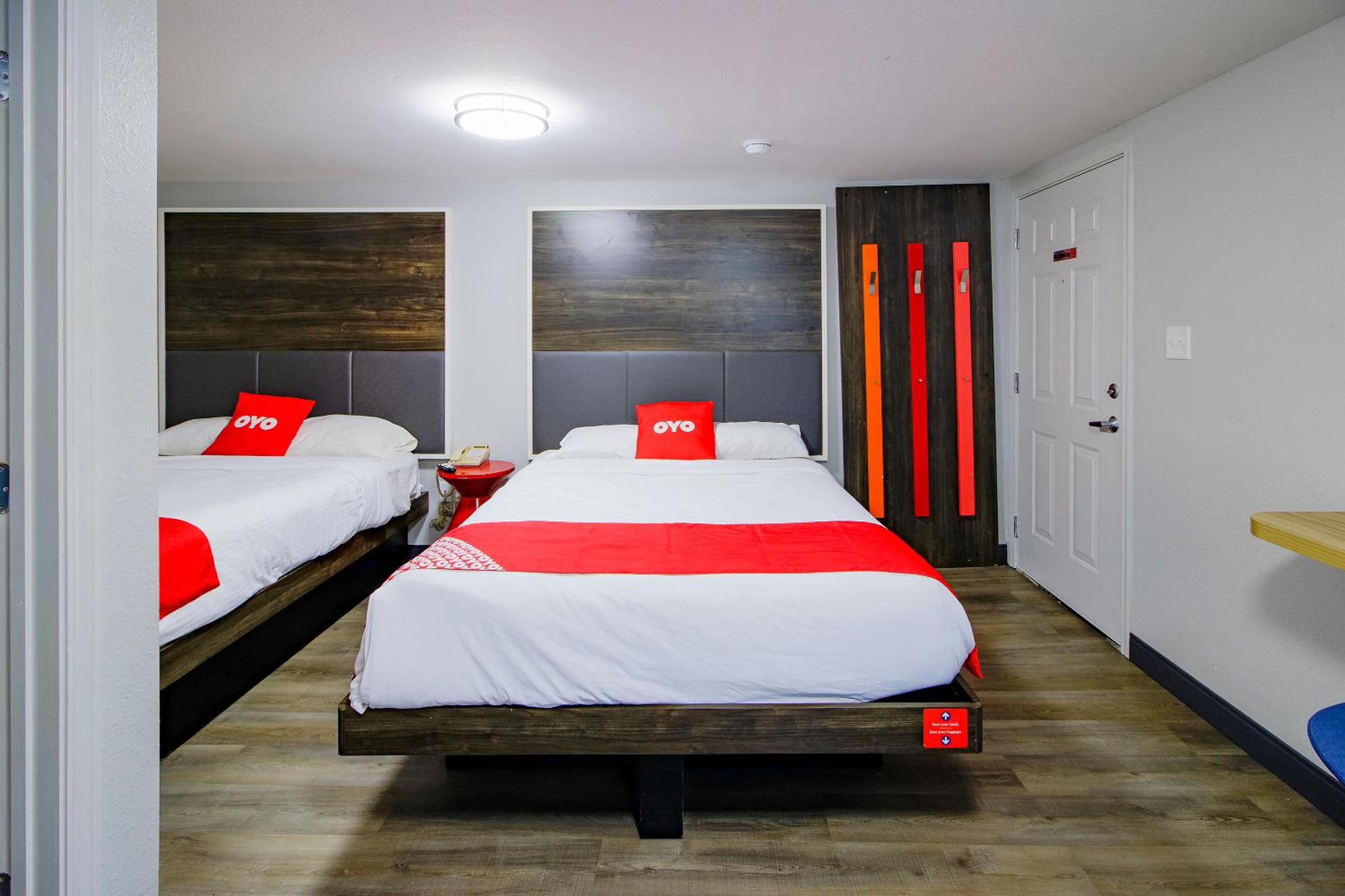 Premium 2 Queen Bed - Photo 3