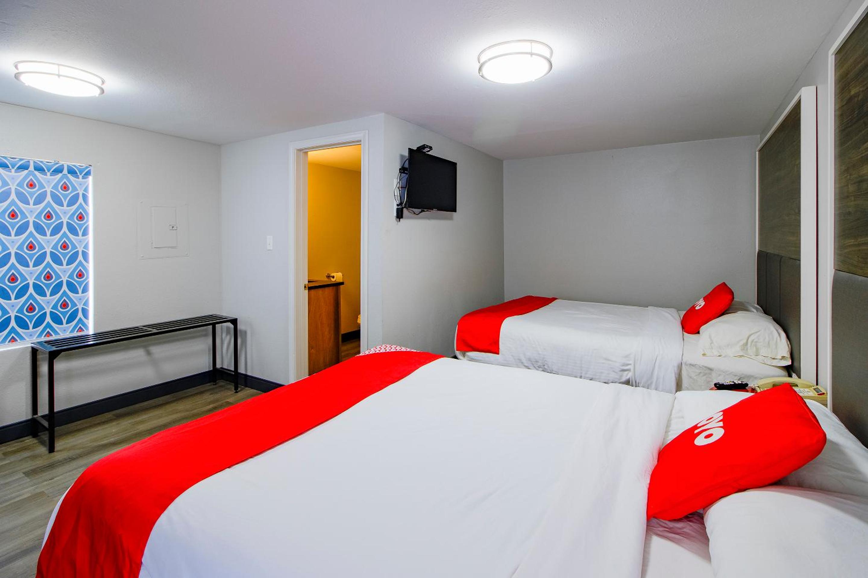 Premium 2 Queen Bed - Photo 5