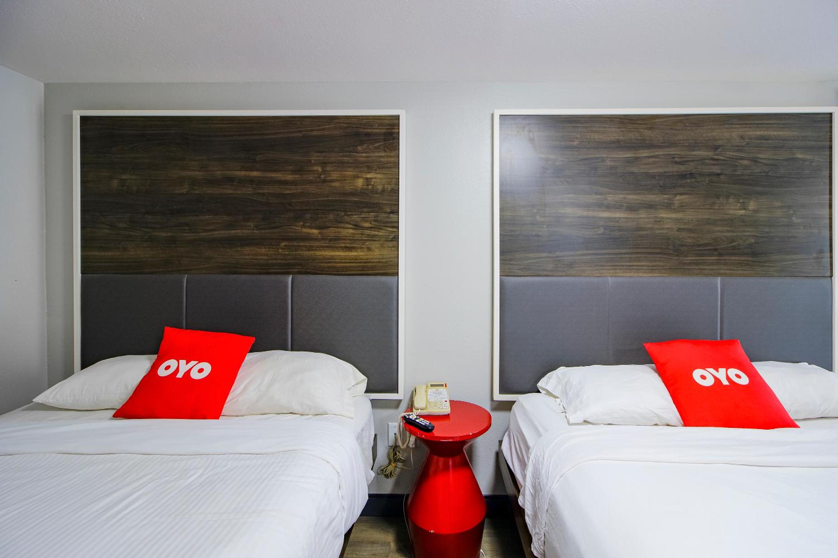 Premium 2 Queen Bed - Photo 2