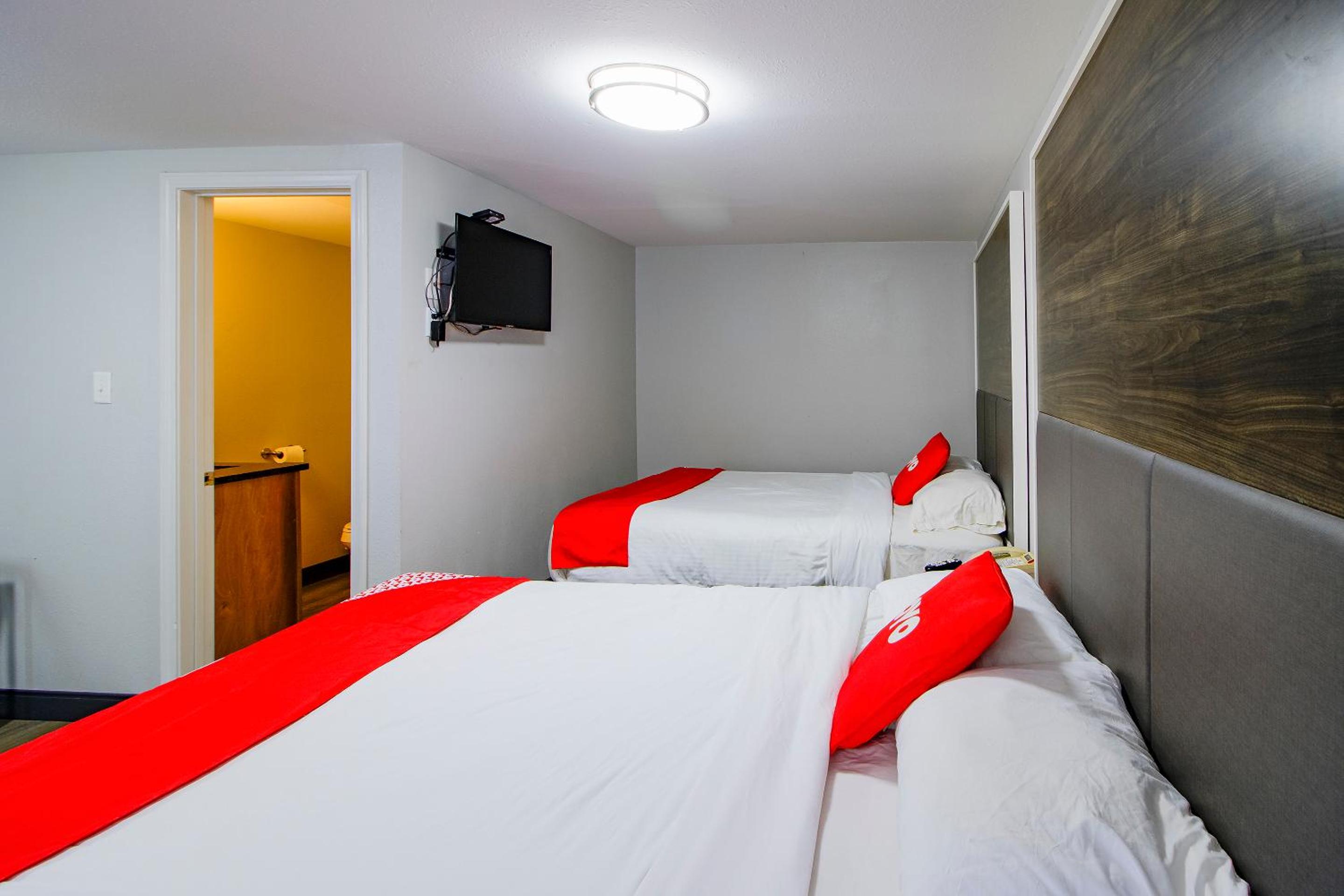 Premium 2 Queen Bed - Photo 1