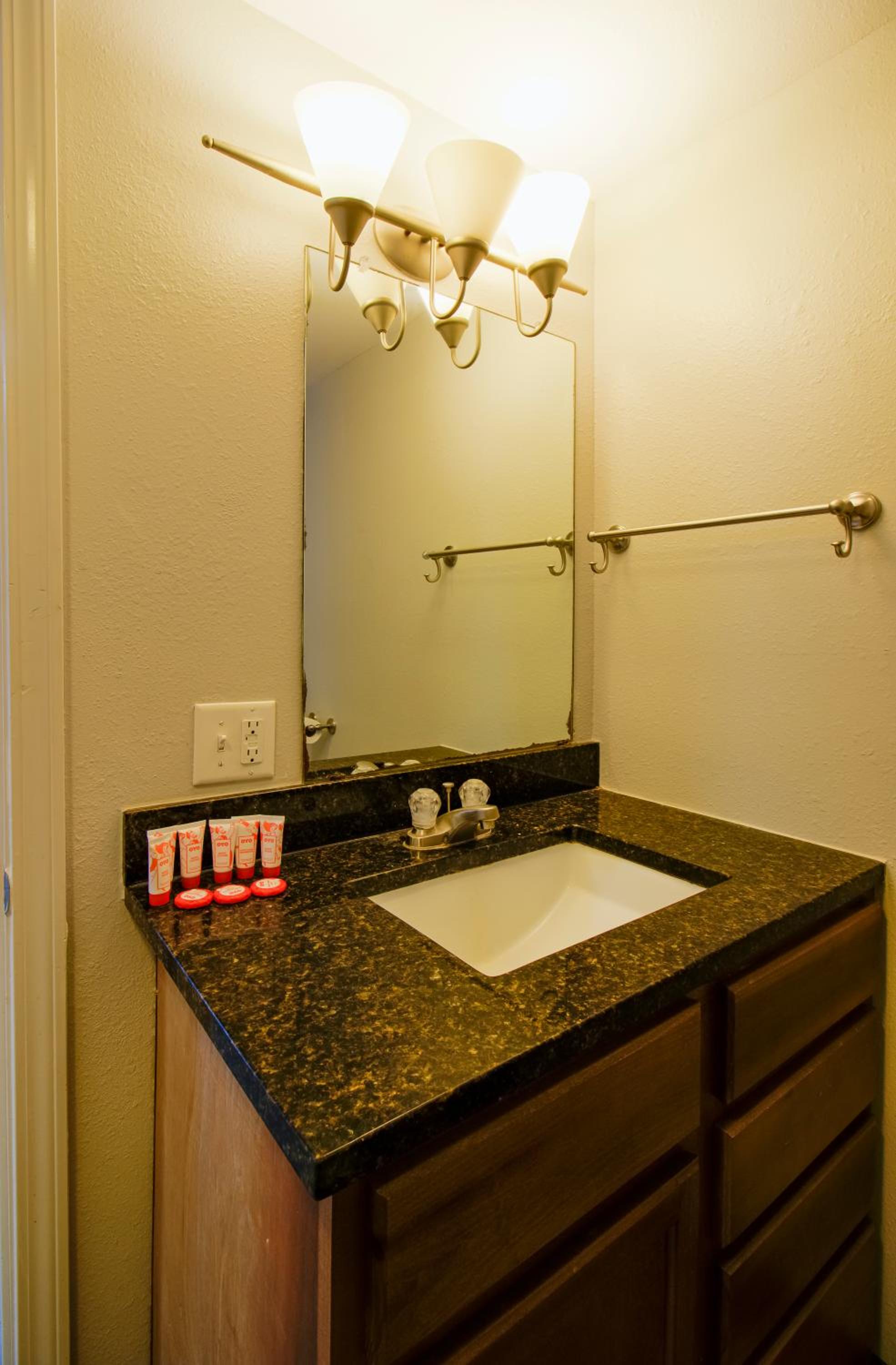 Premium 2 Queen Bed - Photo 6