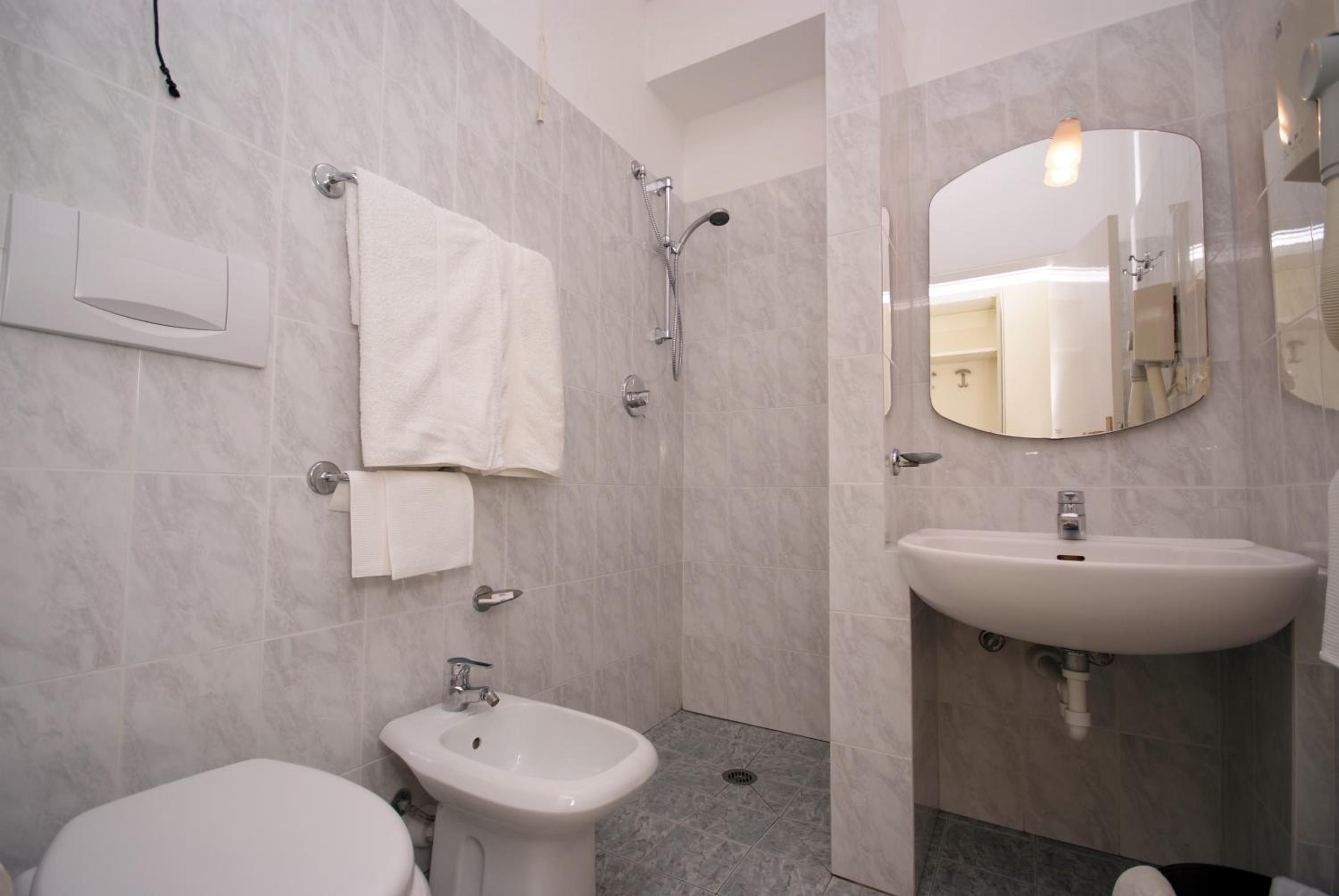 Triple Room with Sea View - Photo 11
