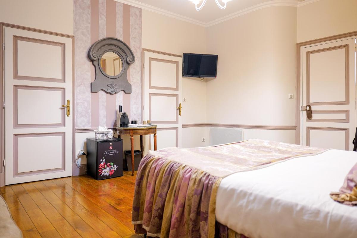 Standard Double Room photo 2