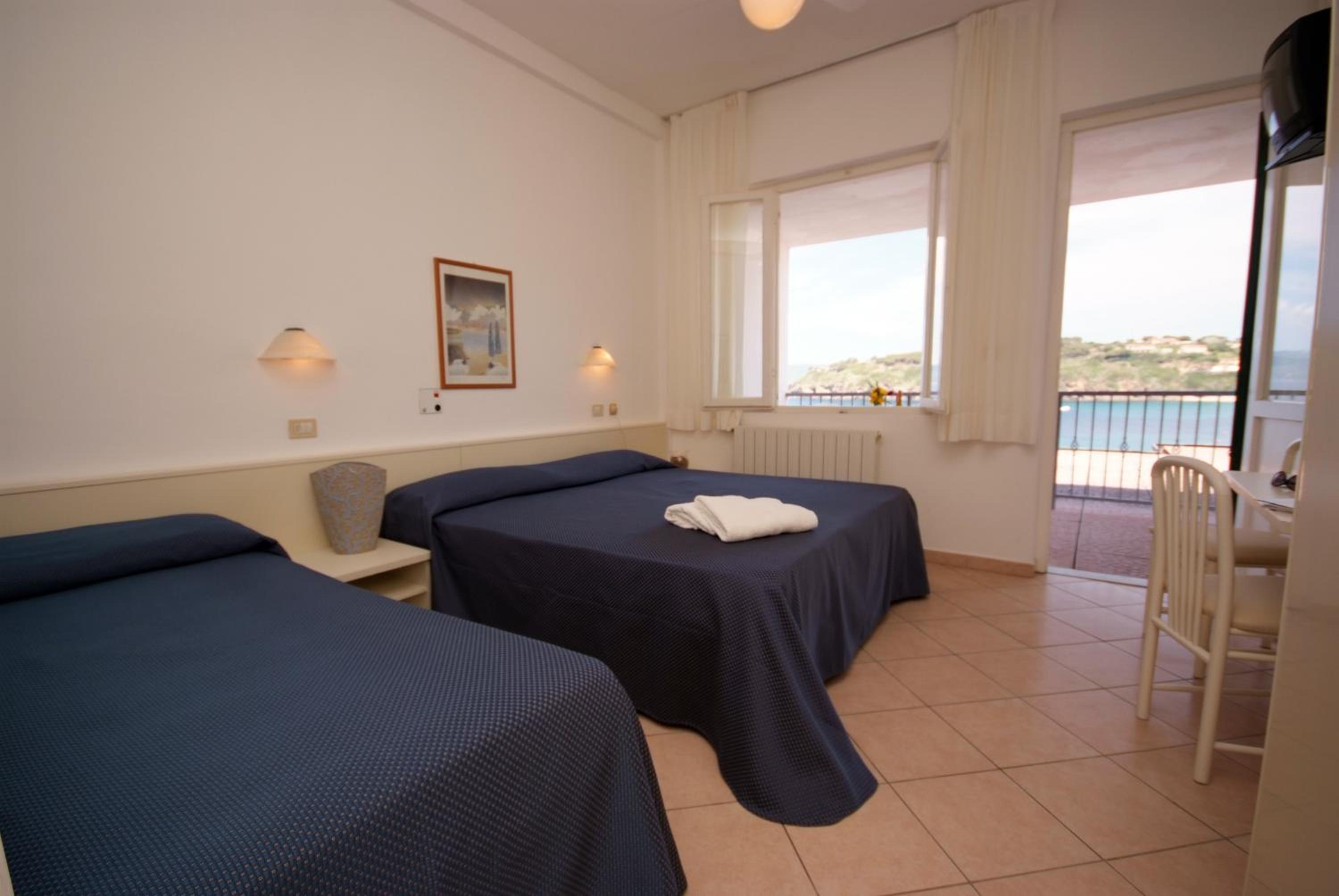 Triple Room with Sea View - Photo 5