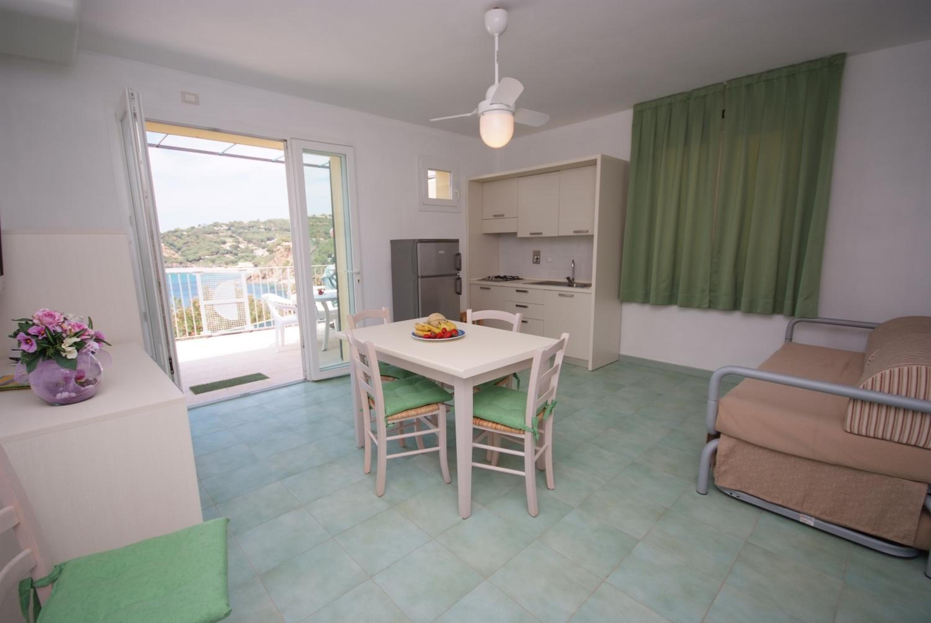 Superior One-Bedroom Apartment (4 Adults) photo 2