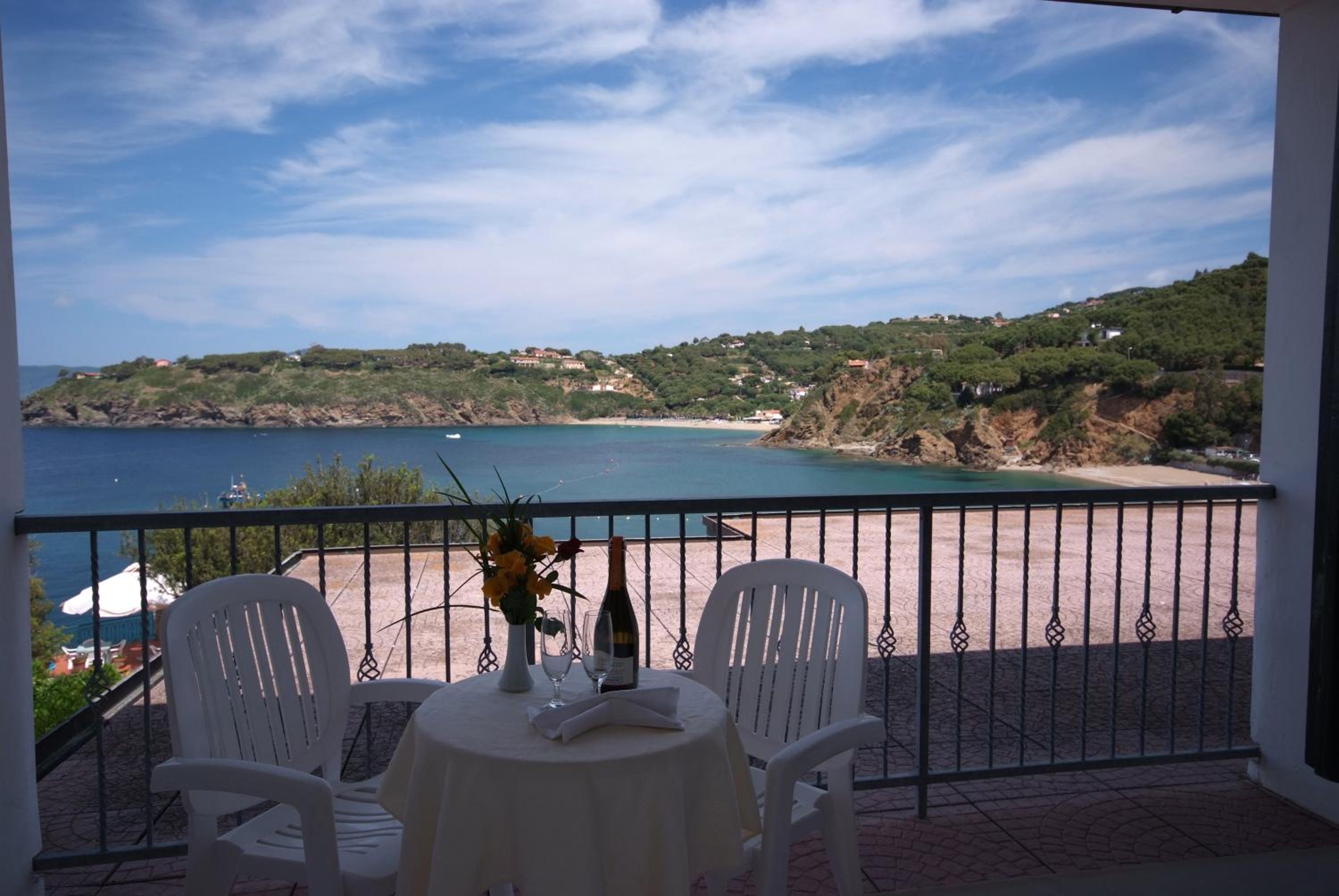 Triple Room with Sea View - Photo 4