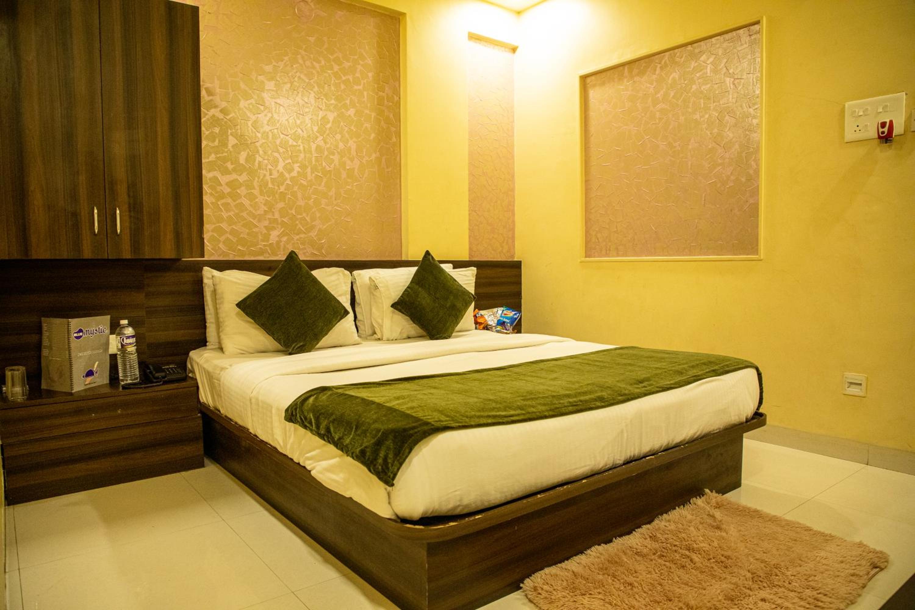 Standard Queen Room - Photo 4