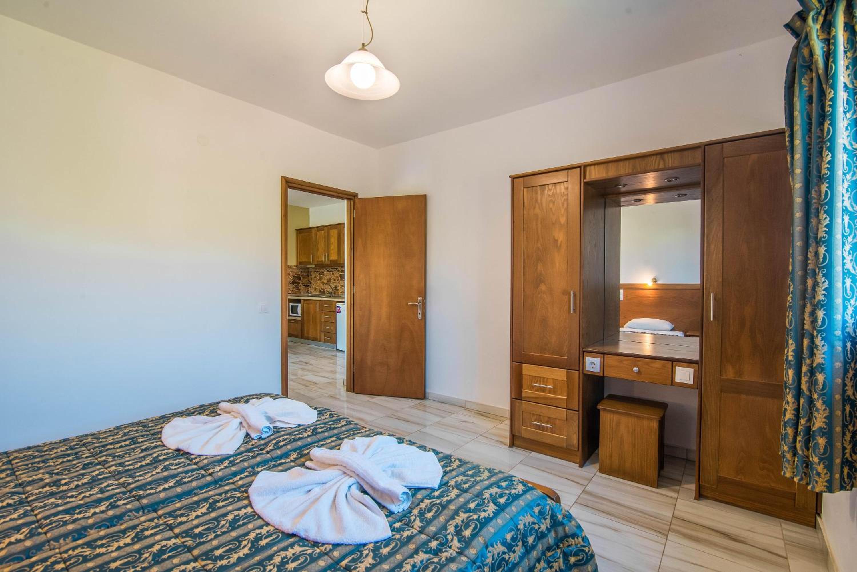 Two-Bedroom Deluxe Apartment with Balcony photo 2