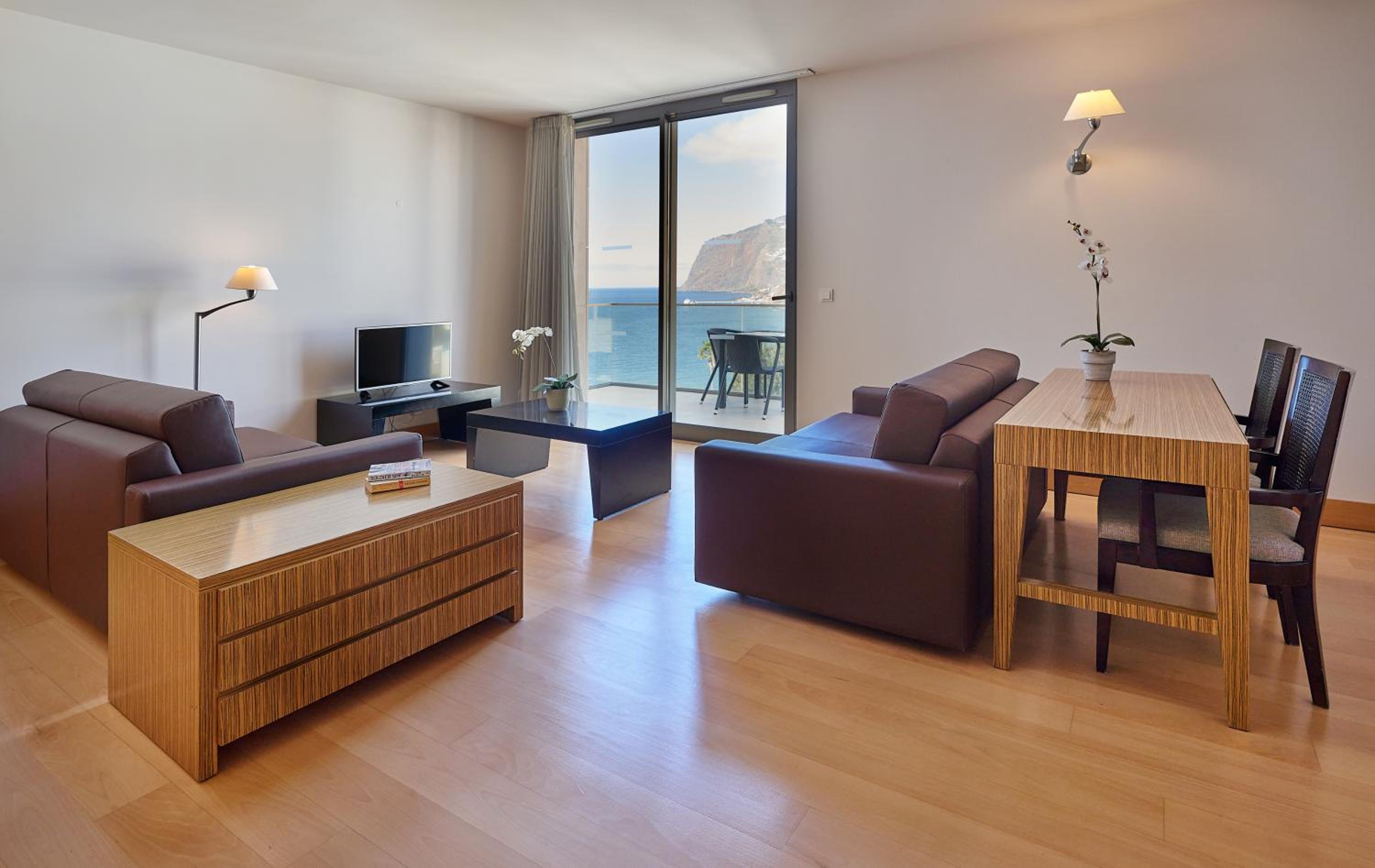 Premium Apartment with Sea View - Photo 5