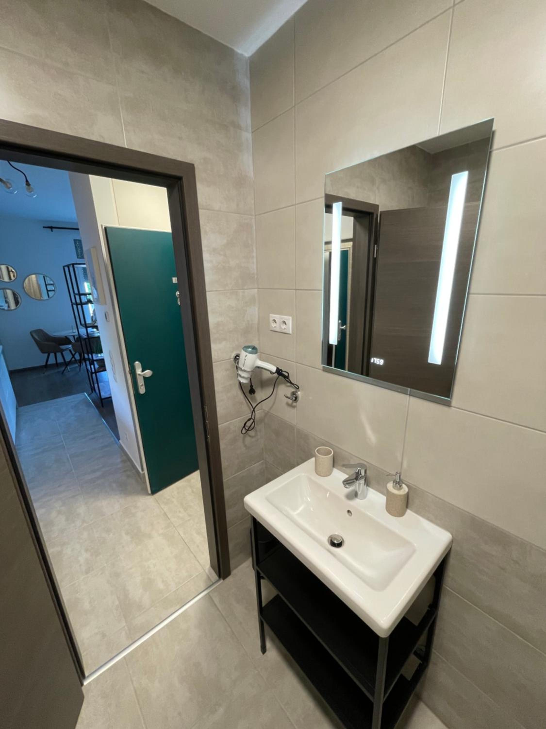 One-Bedroom Apartment - Photo 16