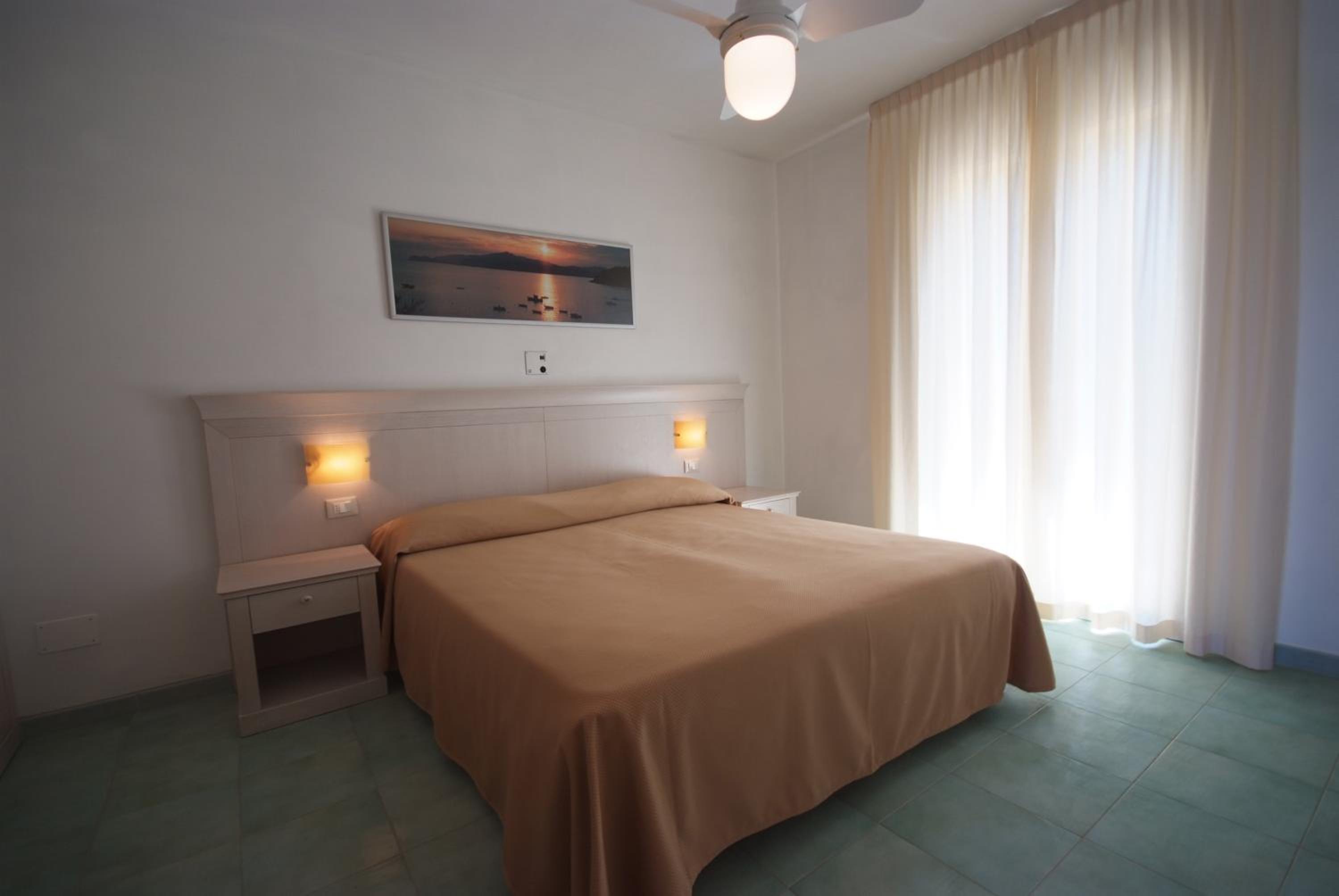Superior One-Bedroom Apartment (4 Adults) photo 1