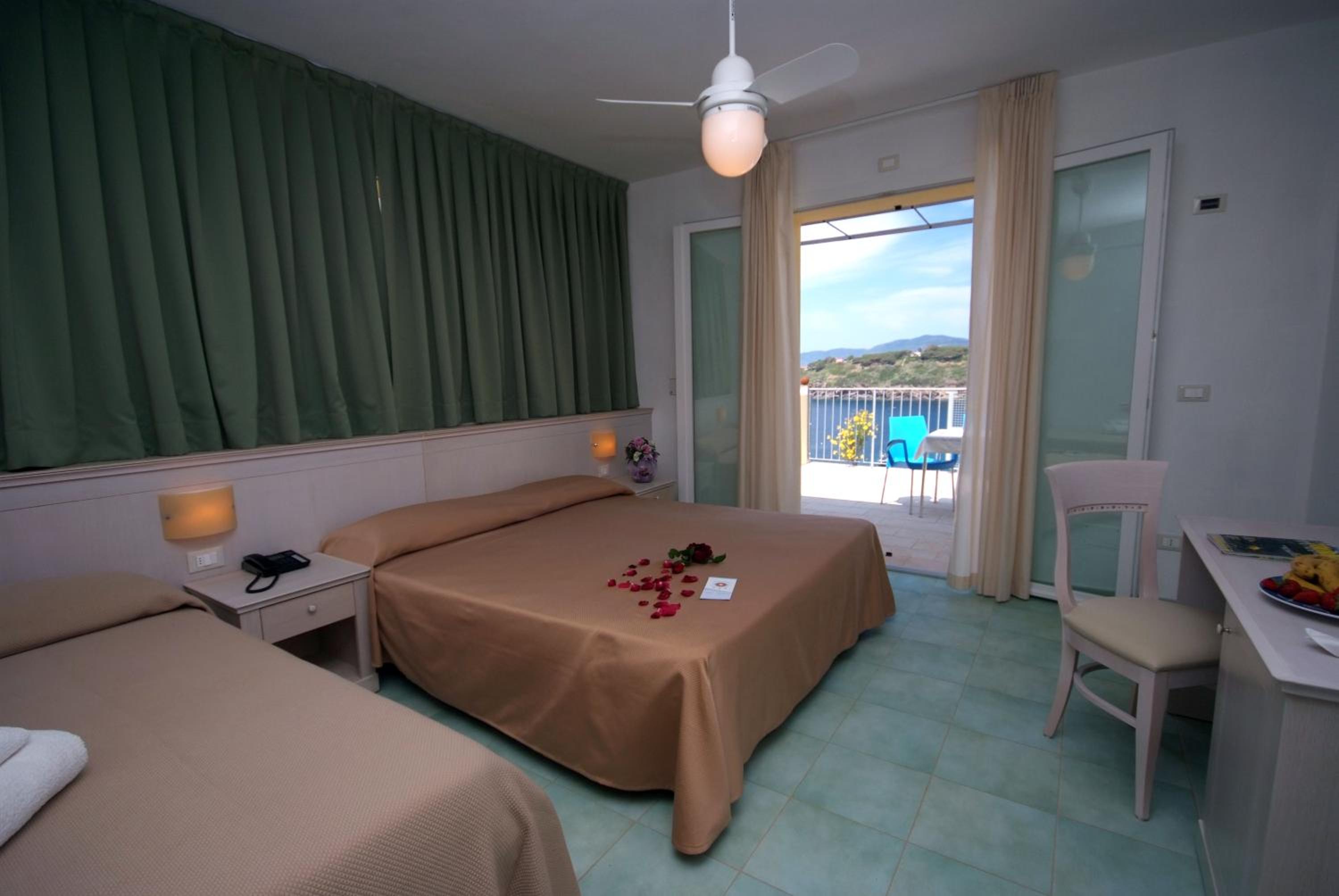 Superior Double or Twin Room with Sea View - Photo 2