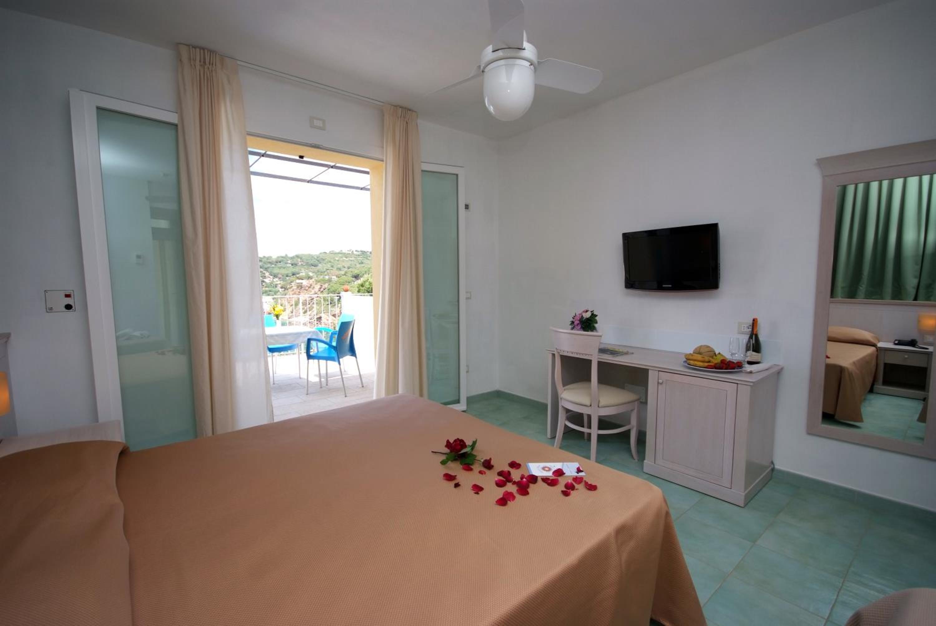 Superior Double or Twin Room with Sea View - Photo 9