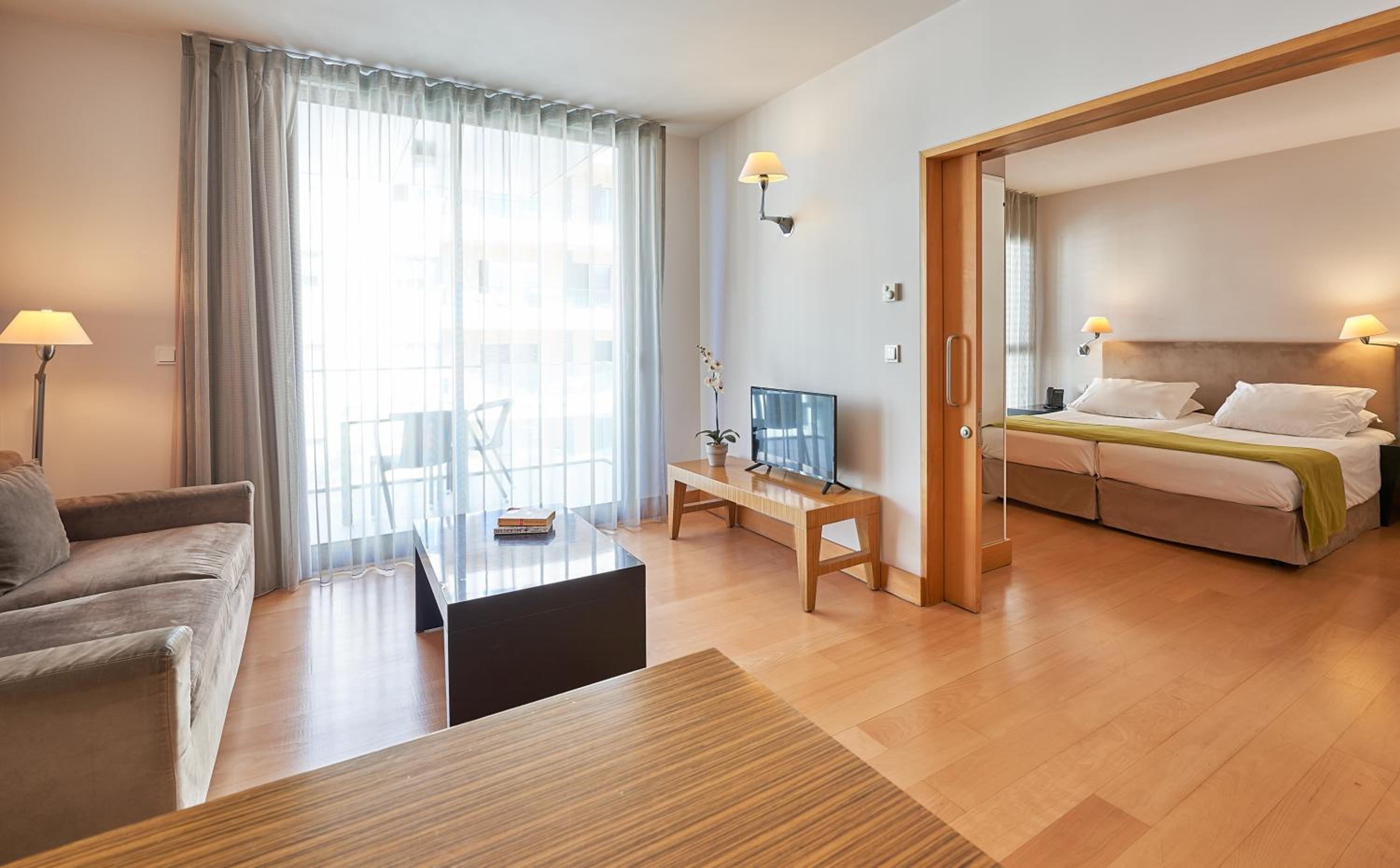 One-Bedroom Apartment with Land View - Photo 3