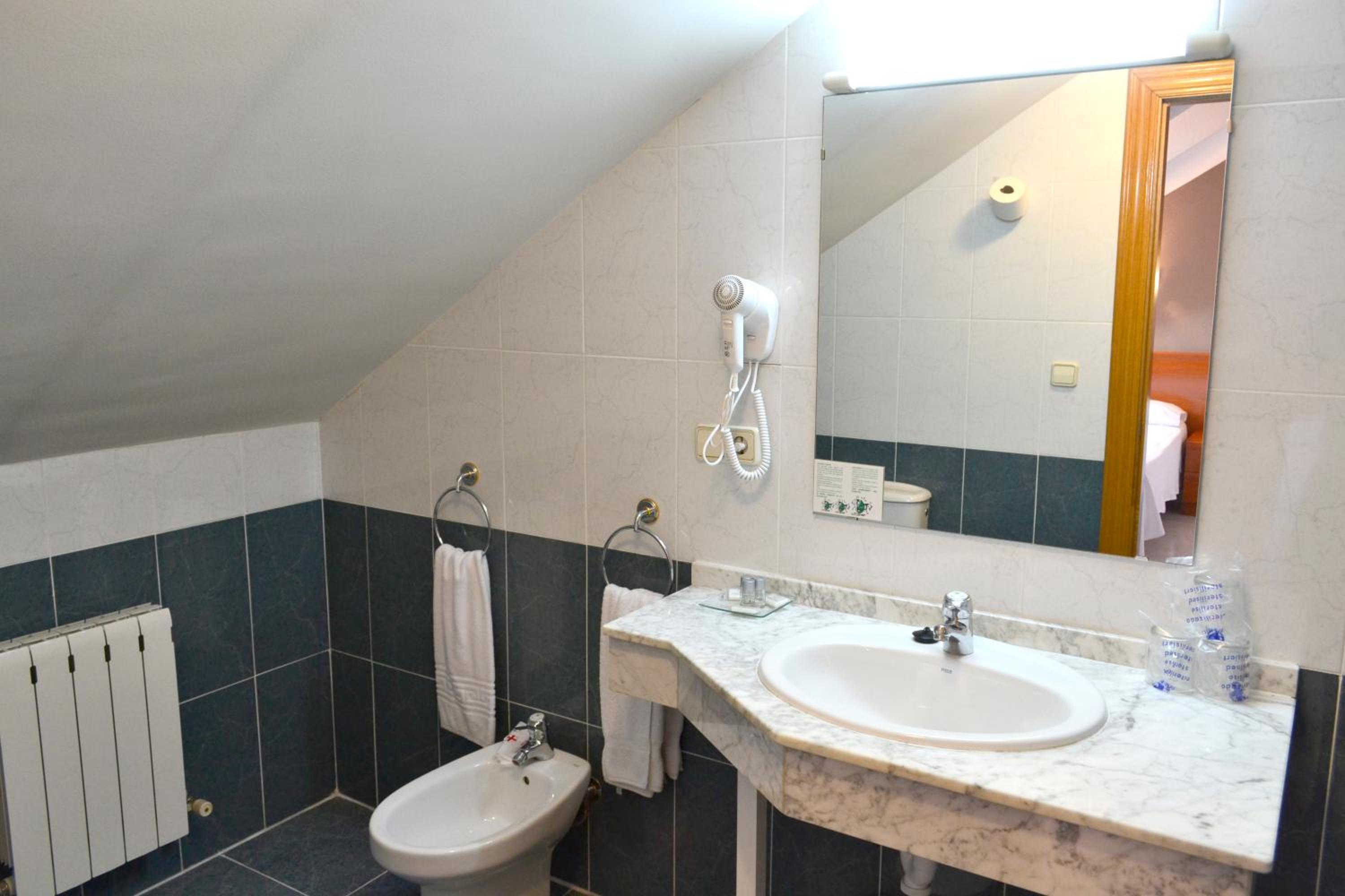 Economy Double or Twin Room photo 3