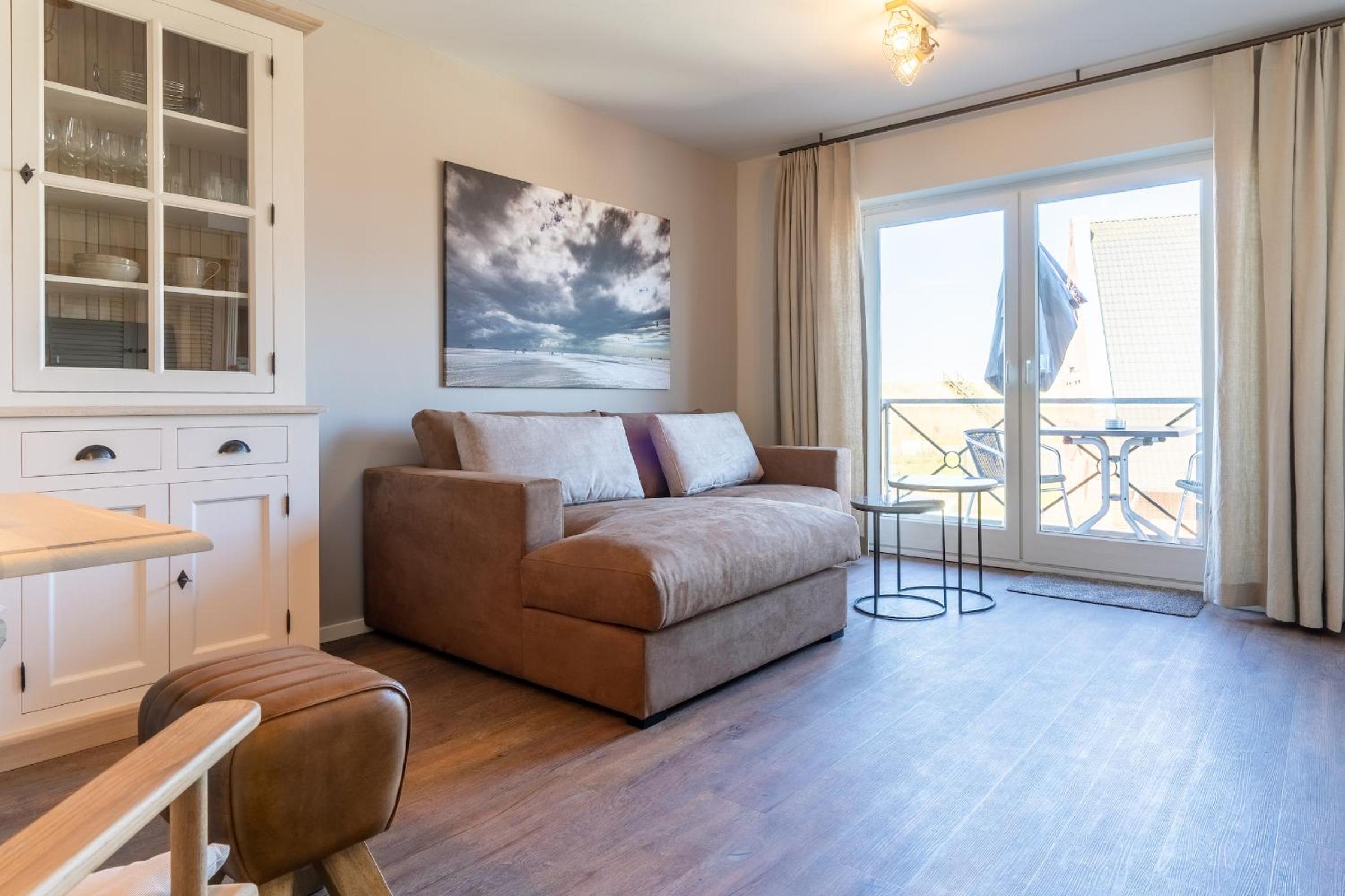 Apartment with Balcony photo 2