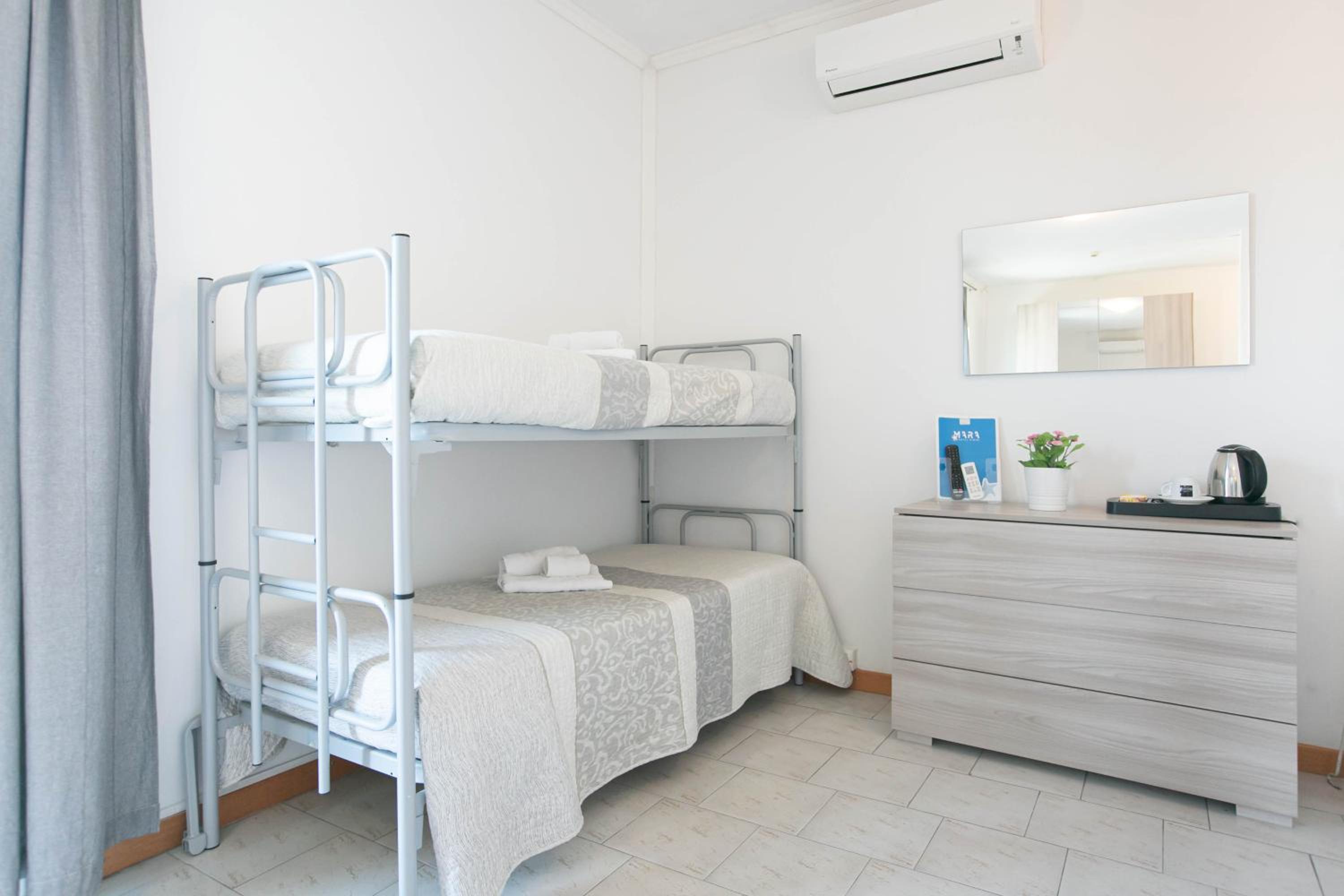Superior Quadruple Room - Photo 7