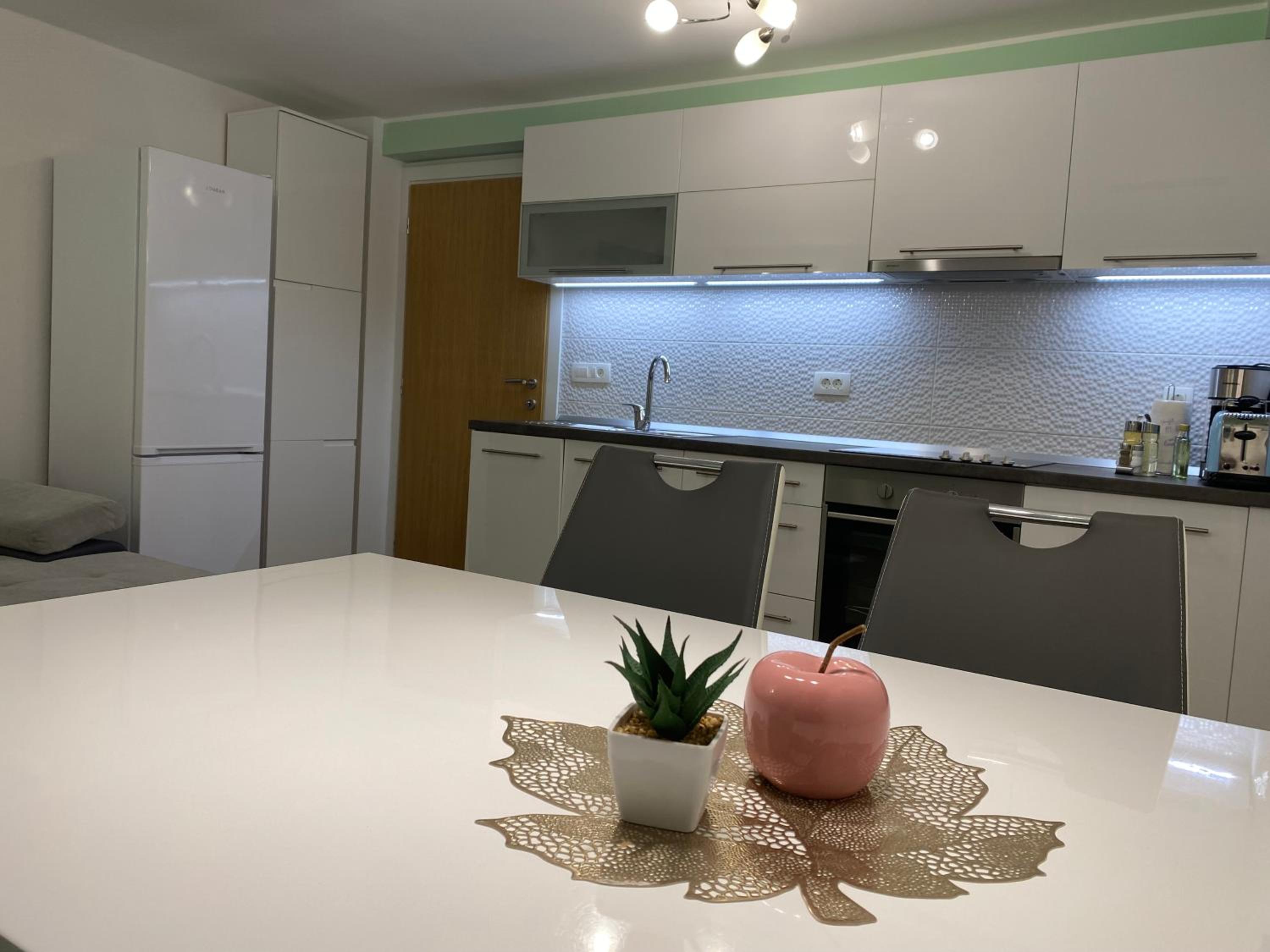 One-Bedroom Apartment - Photo 3