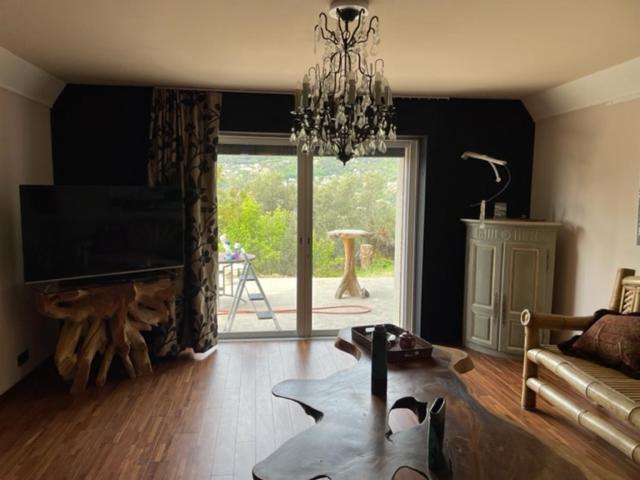 Deluxe Suite - Photo 9
