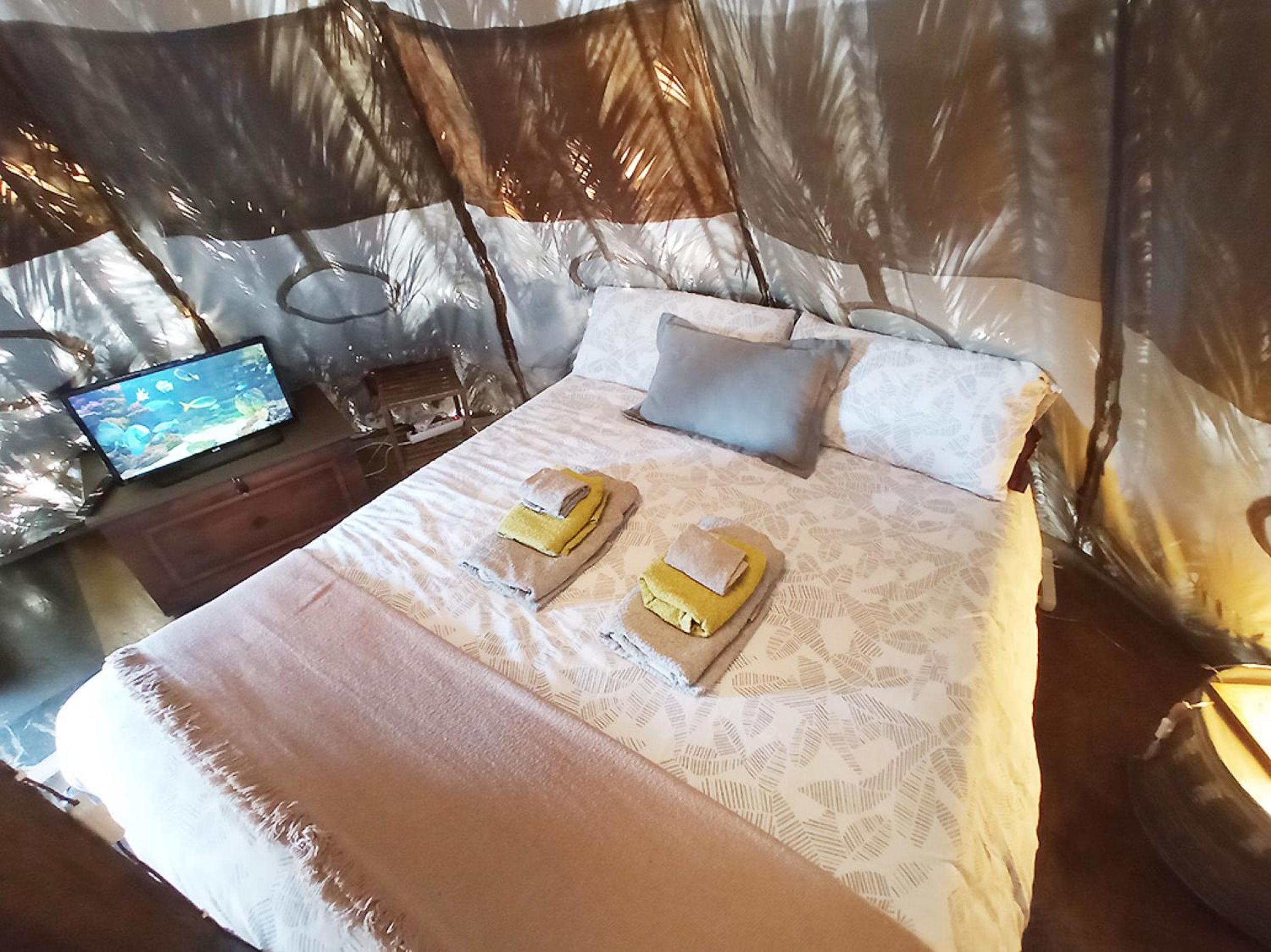 Tent - Photo 2