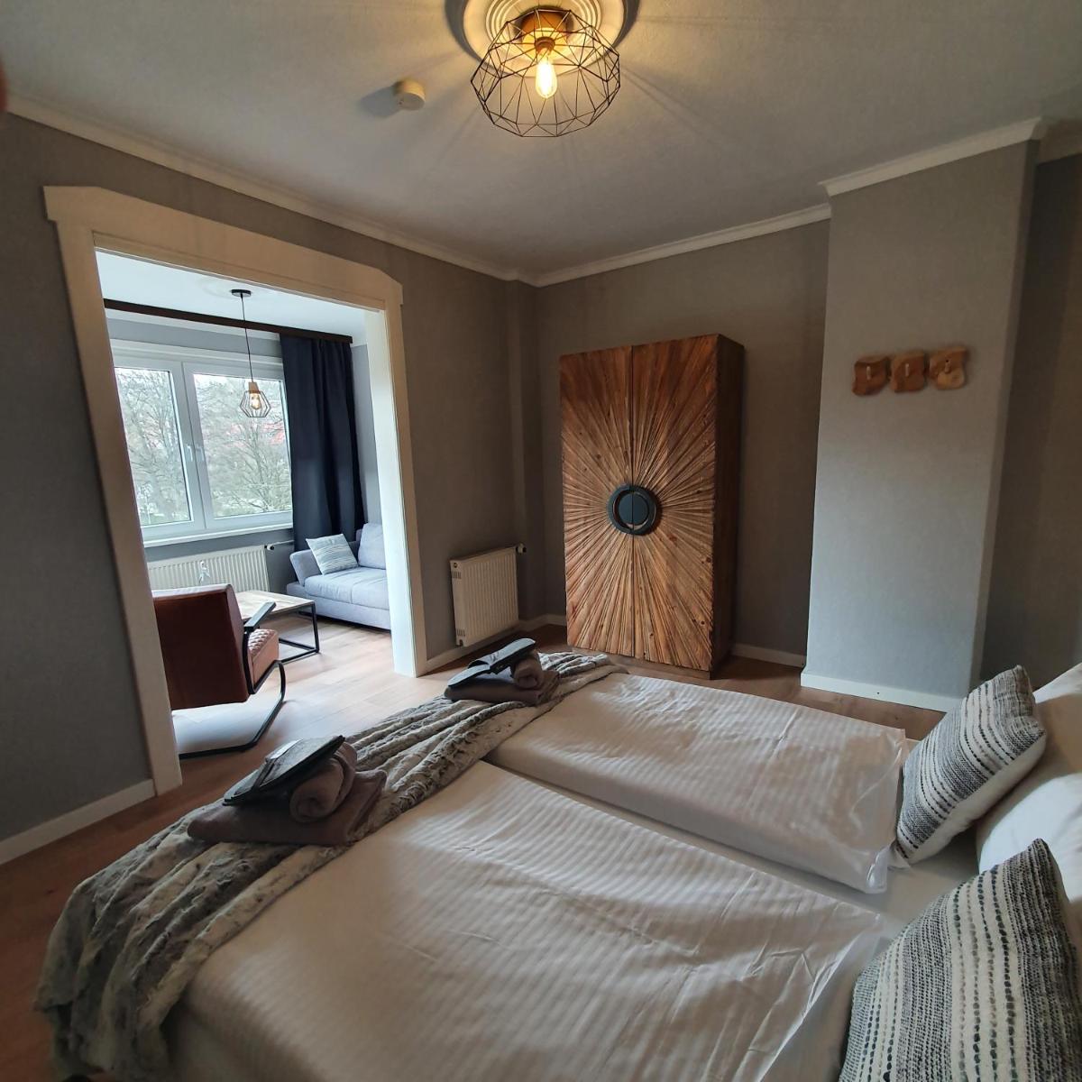 Deluxe Double Room (2 Adults + 1 Child) photo 1