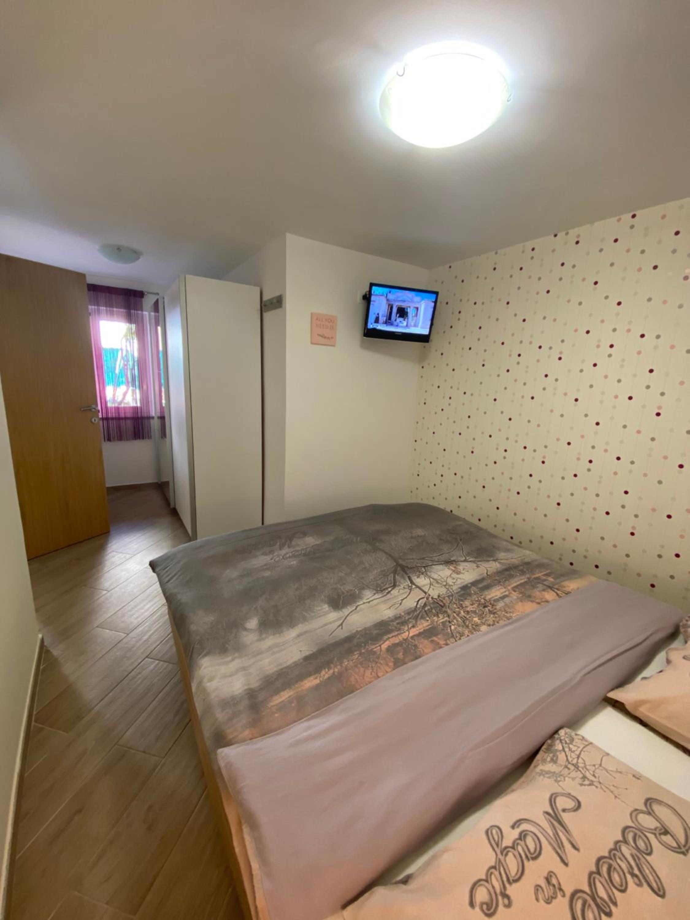 One-Bedroom Apartment - Photo 12