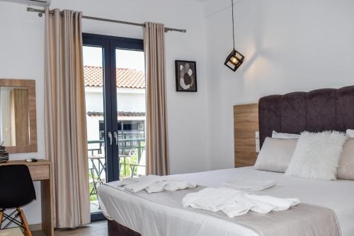 Deluxe Double Room with Balcony photo 2