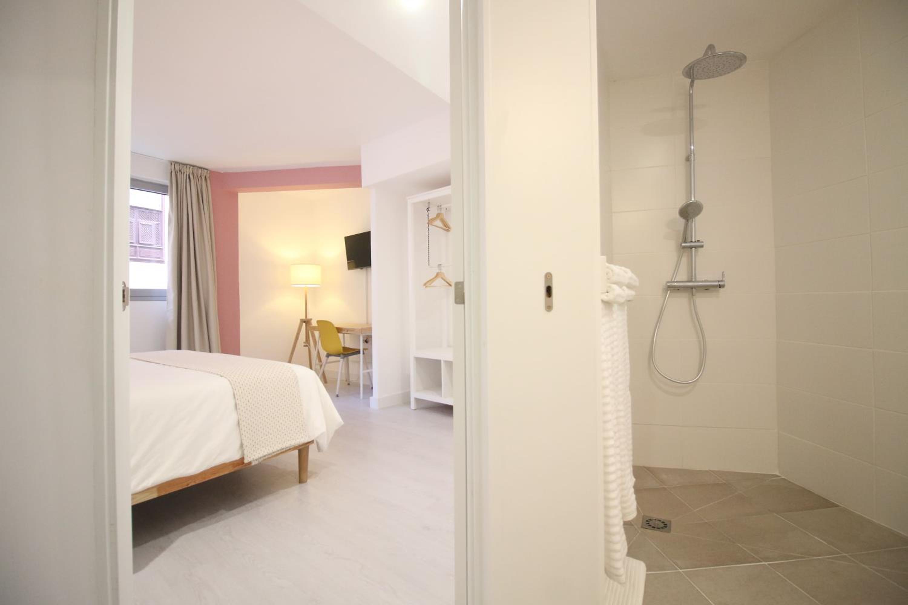Quadruple Room - Disability Access - Photo 3