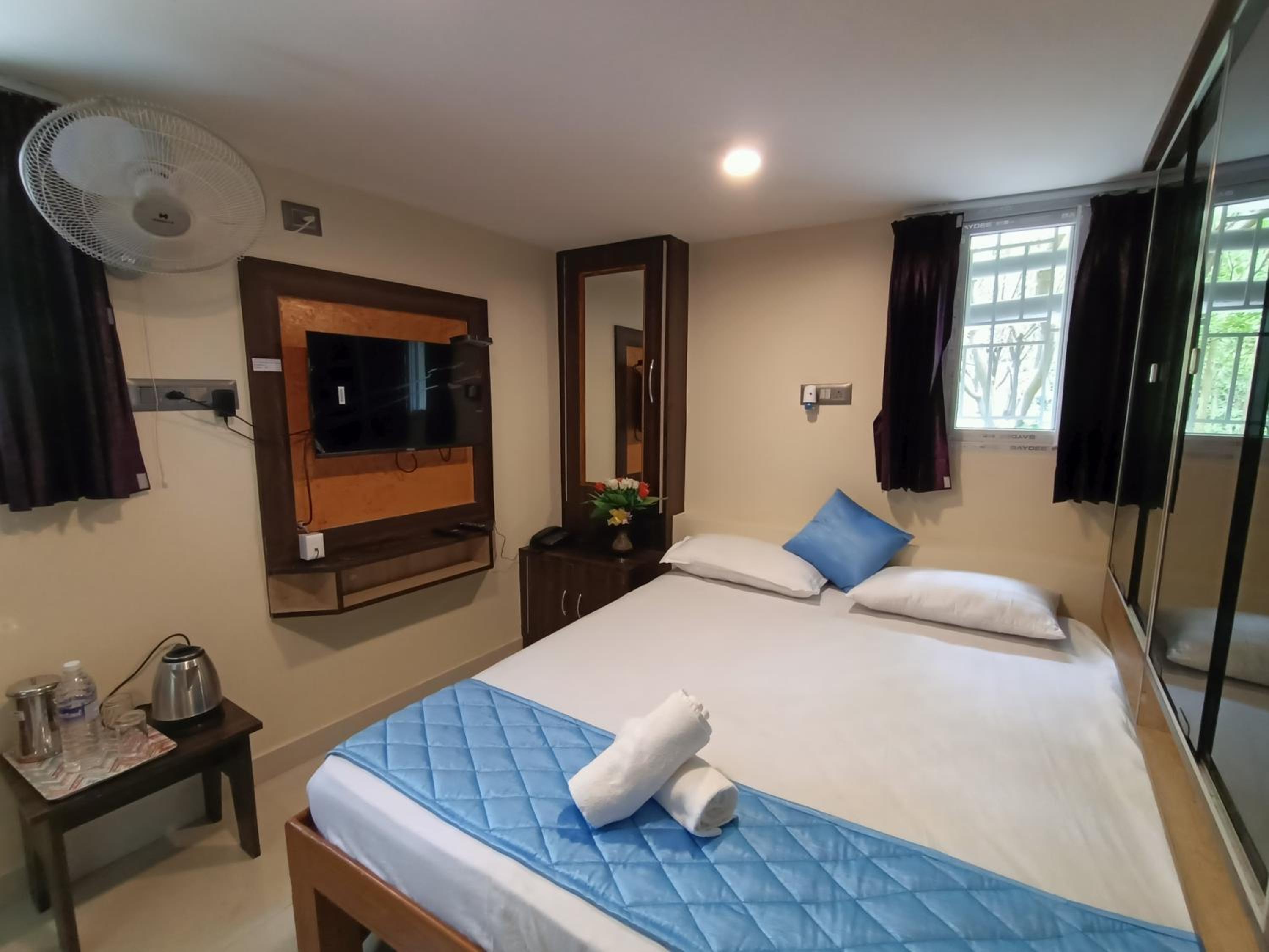 Small Double Room - Photo 10