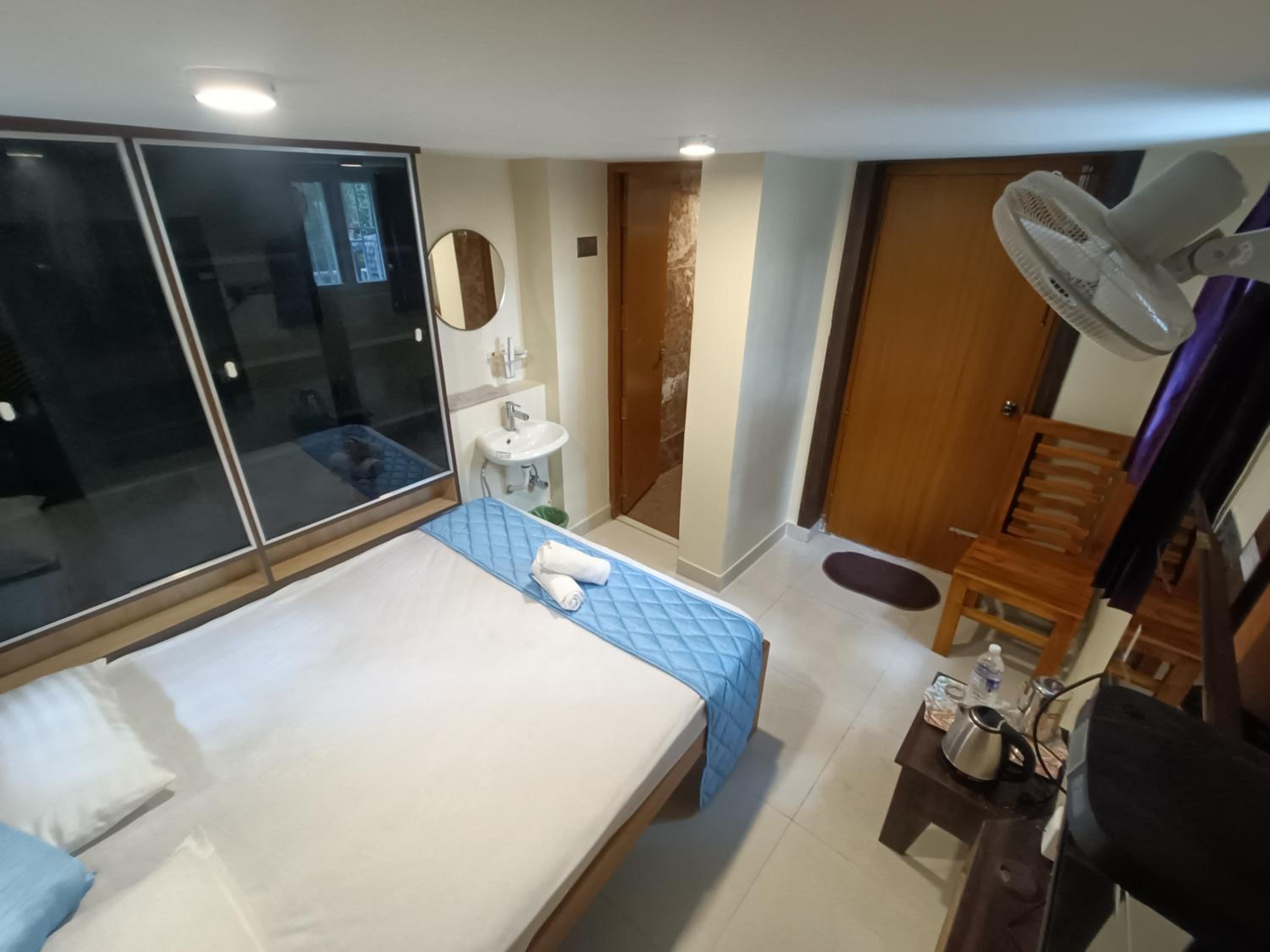 Small Double Room - Photo 7